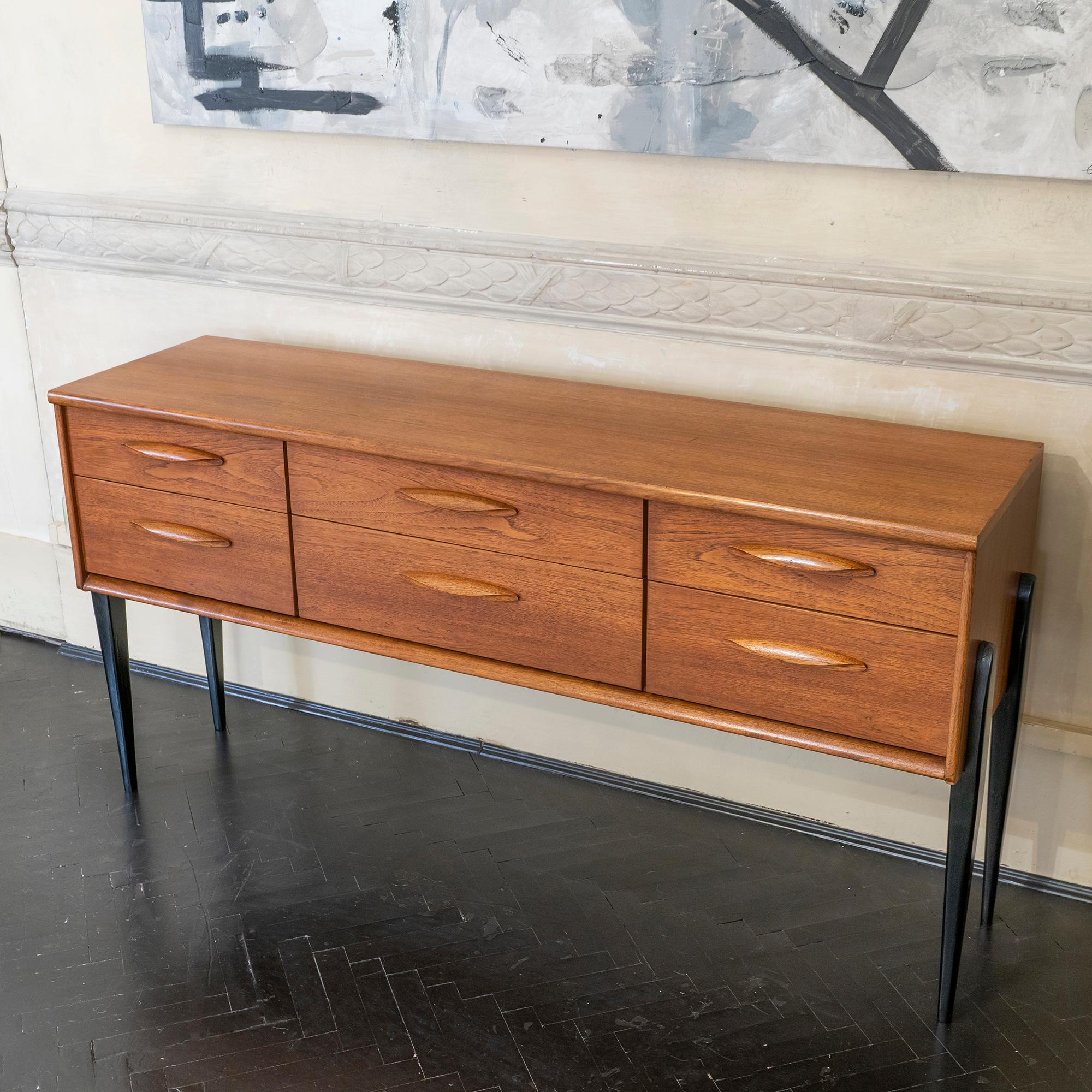 1960s English Teak Chest of Drawers by Austin Suite Ltd. For Sale 3