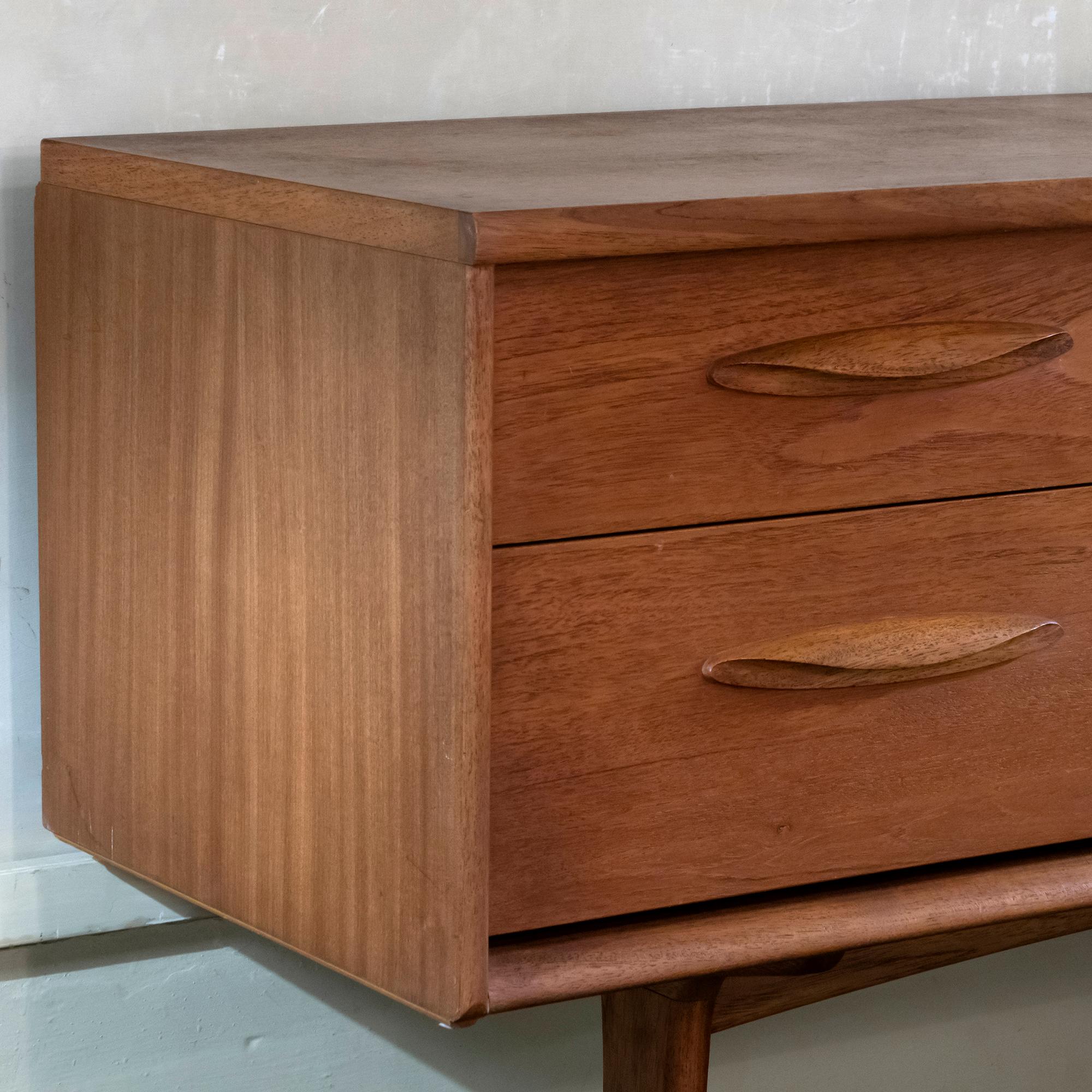 1960s English Teak Chest of Drawers by Austin Suite Ltd For Sale 4