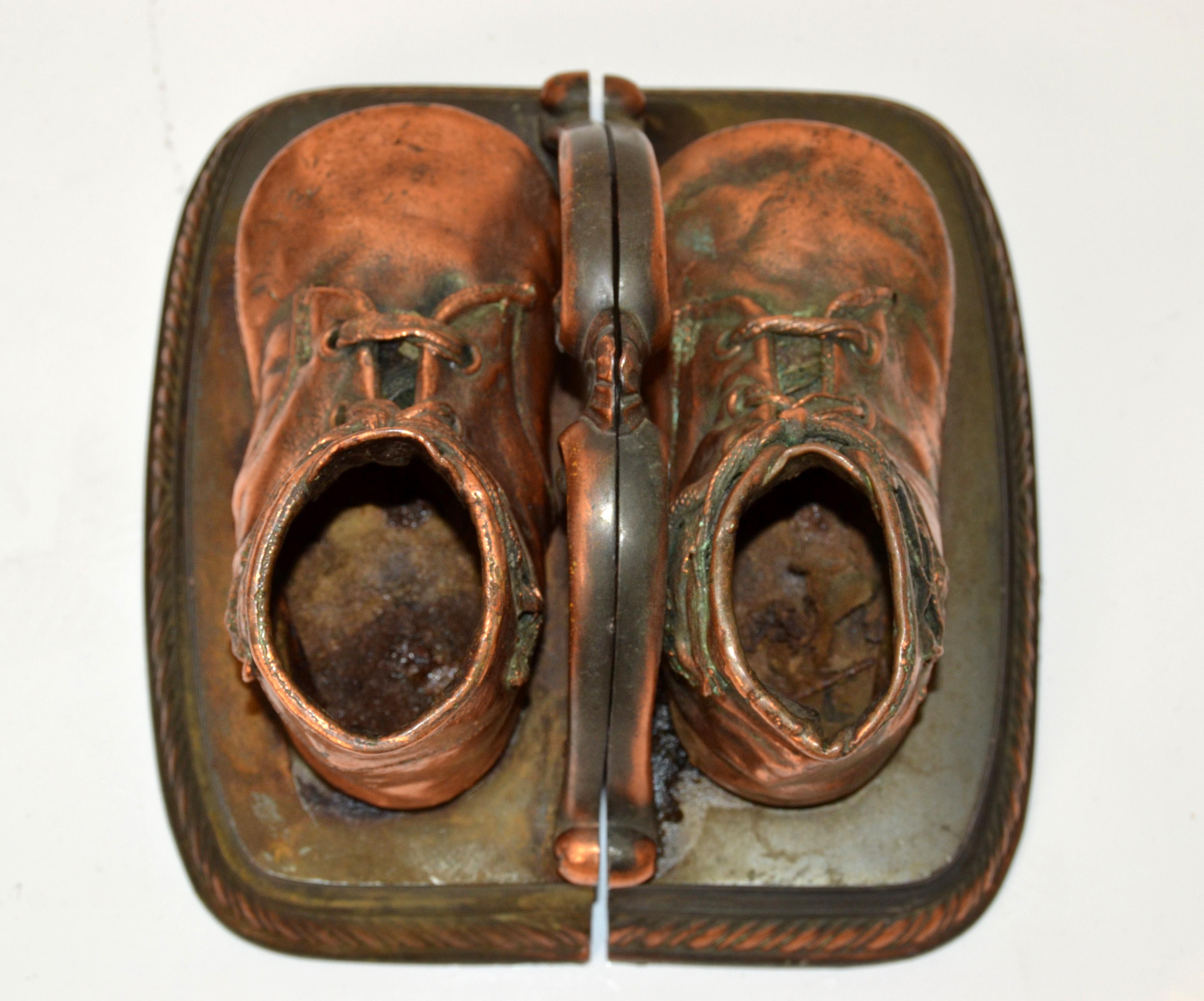 1960s English Traditional Bronze & Copper Baby Shoes Bookends Nursery Décor Pair For Sale 2