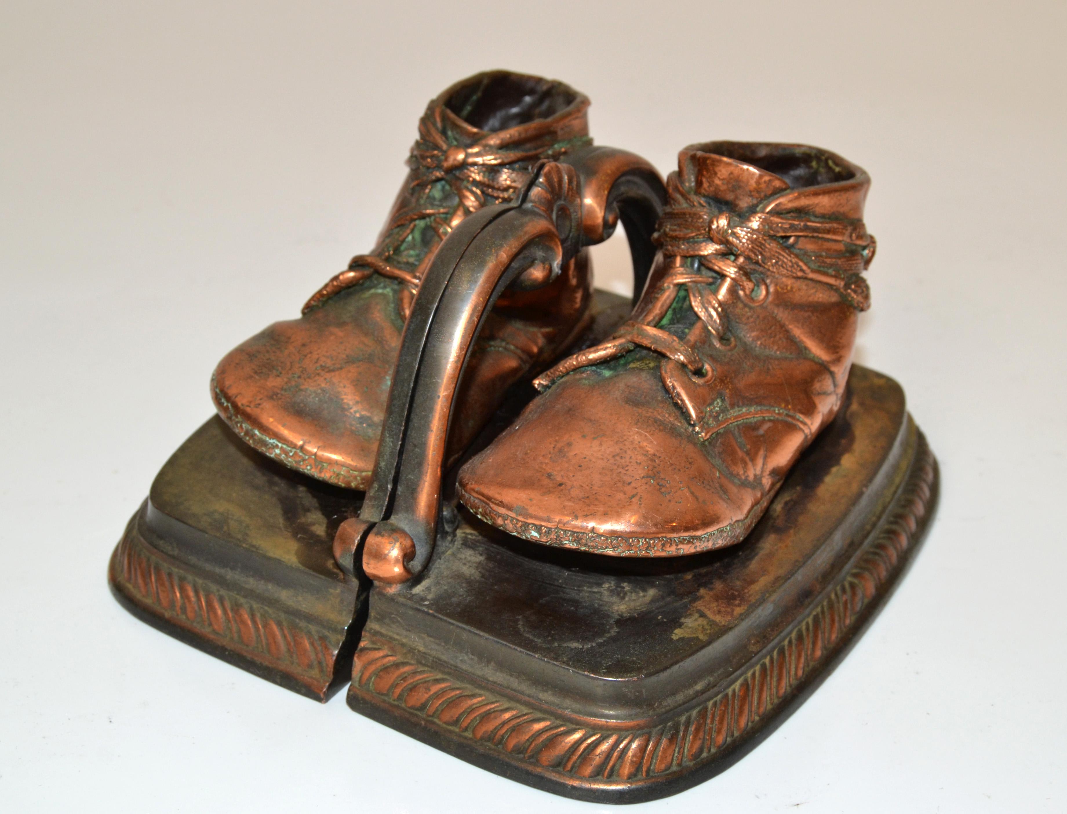 1960s English Traditional Bronze & Copper Baby Shoes Bookends Nursery Décor Pair For Sale 5