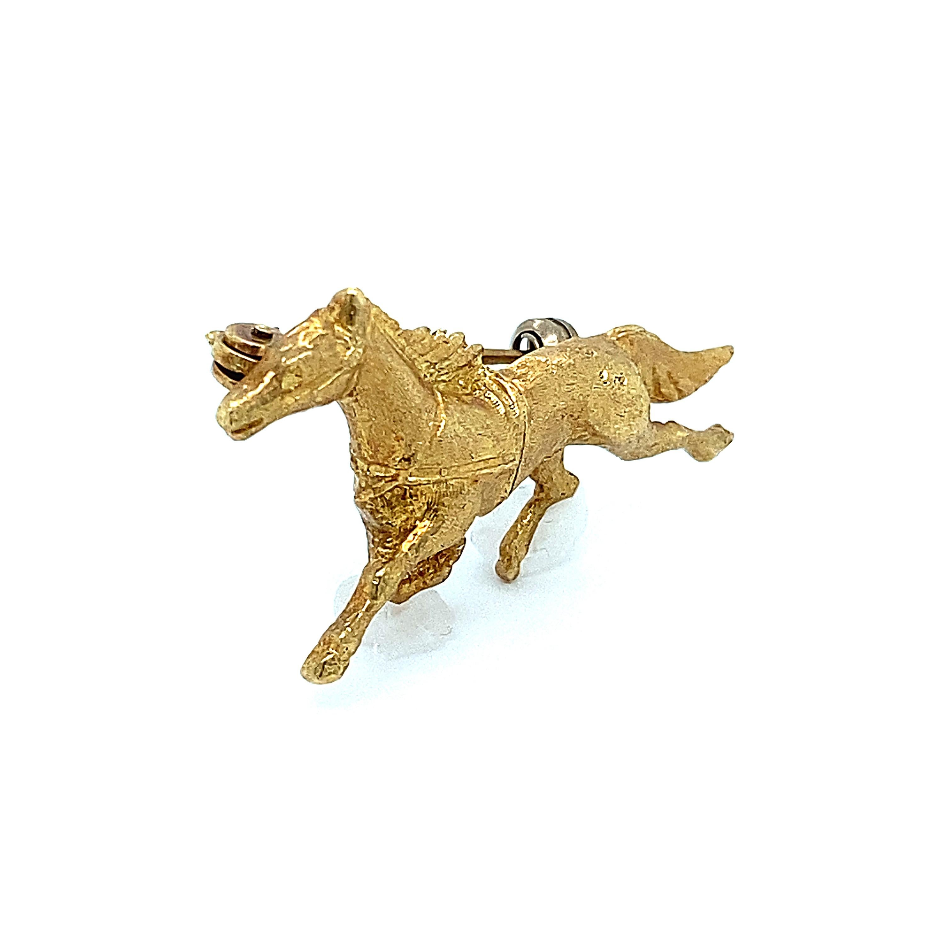 Retro 1960s Equestrian Horse Brooch in 18 Karat Yellow Gold For Sale