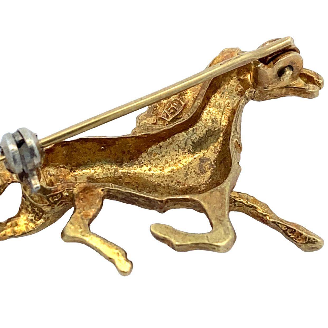 Broche de caballo ecuestre de los años 60 en oro amarillo de 18 quilates en venta 3