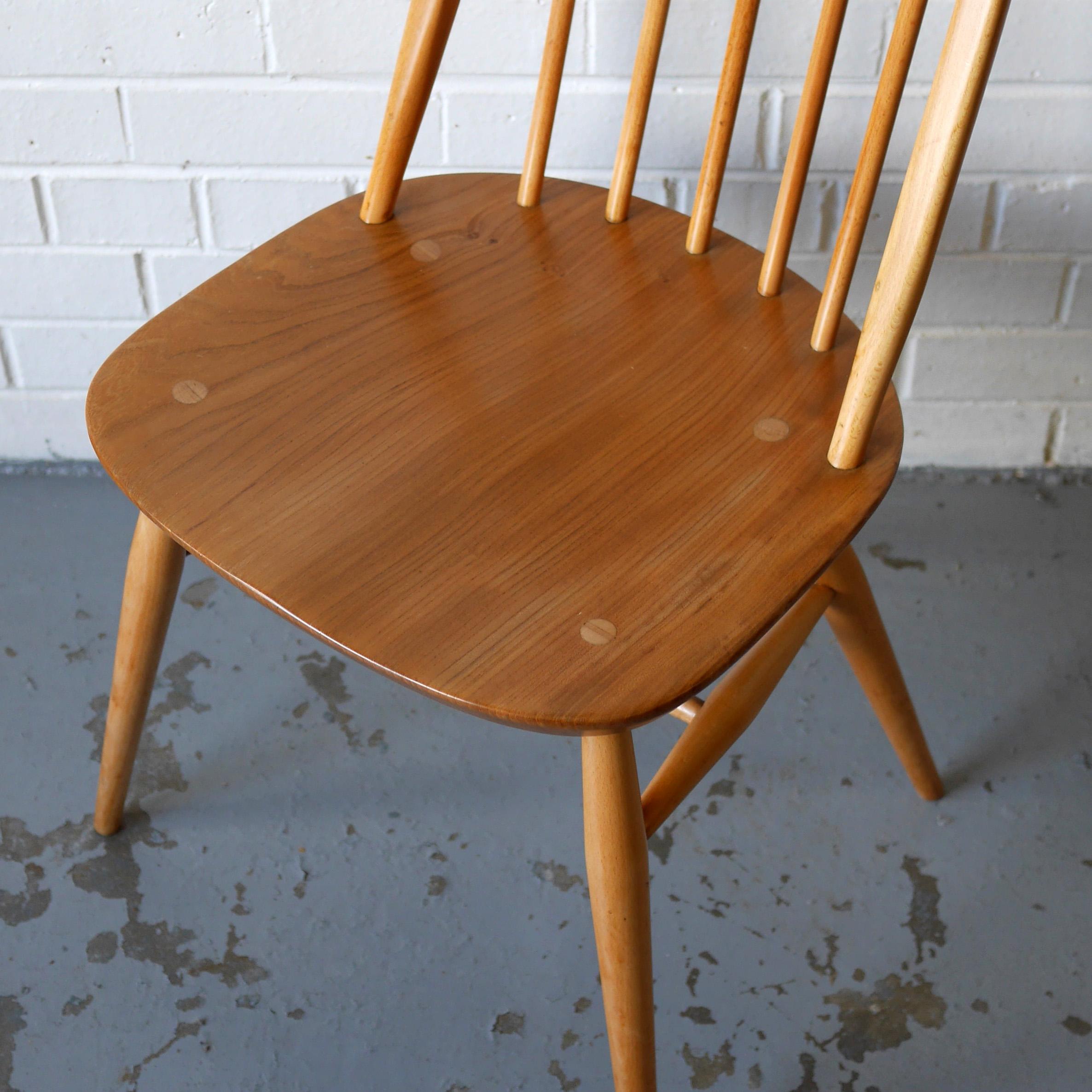 British 1960s Ercol 365 Quaker Windsor Chair in Solid Elm and Beech For Sale