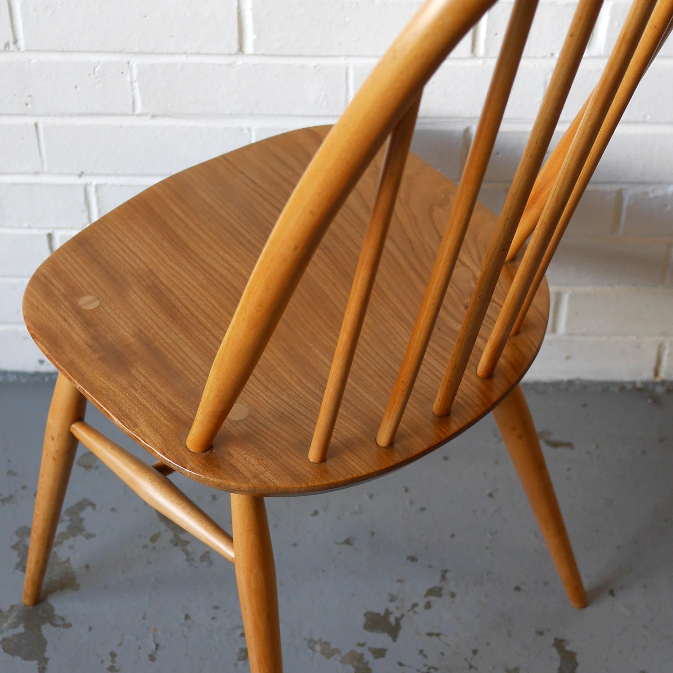 1960s Ercol 365 Quaker Windsor Chair in Solid Elm and Beech In Good Condition For Sale In Derby, Derbyshire