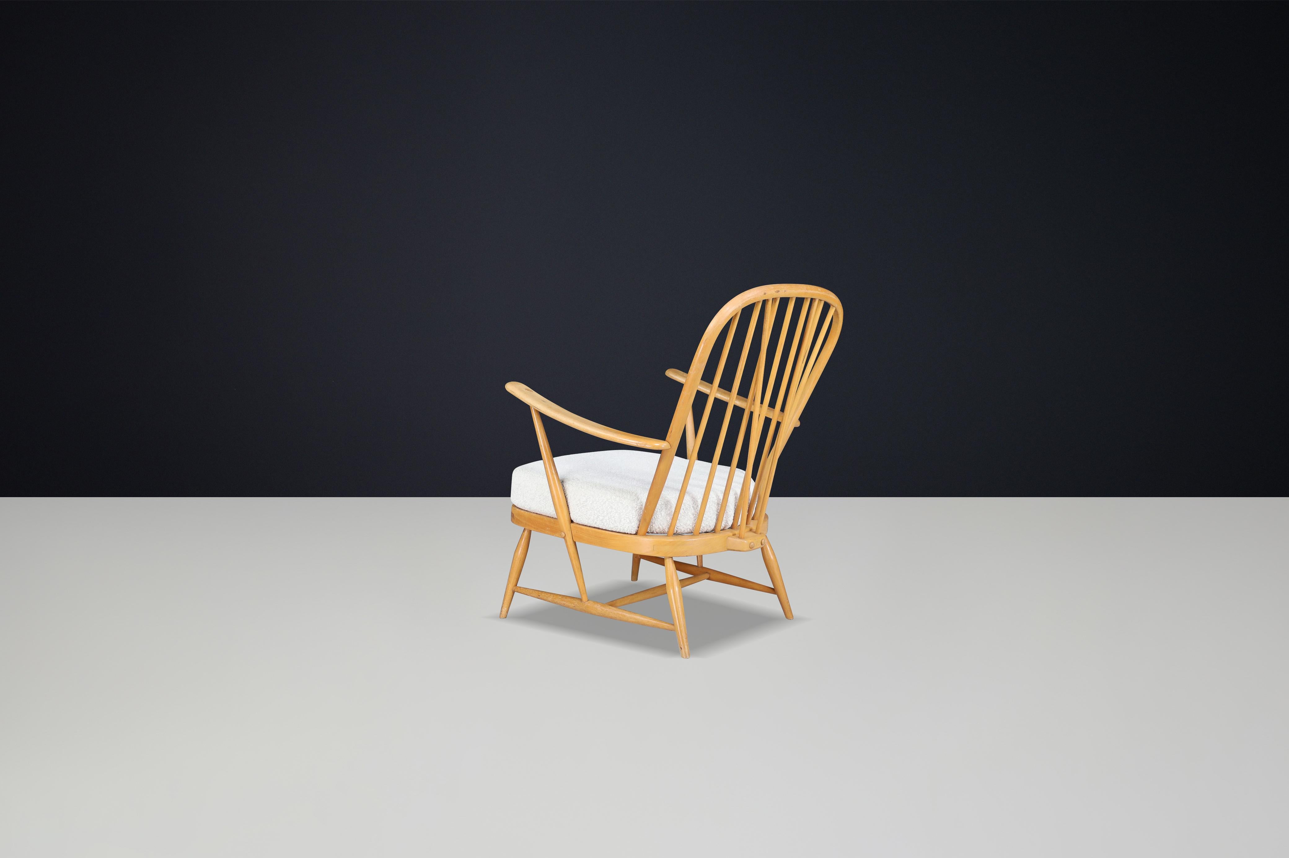 1960er Jahre Ercol Windsor Lounge Chair in Buche & Ulme blond mit New Bouclé-Stoff im Zustand „Gut“ im Angebot in Almelo, NL