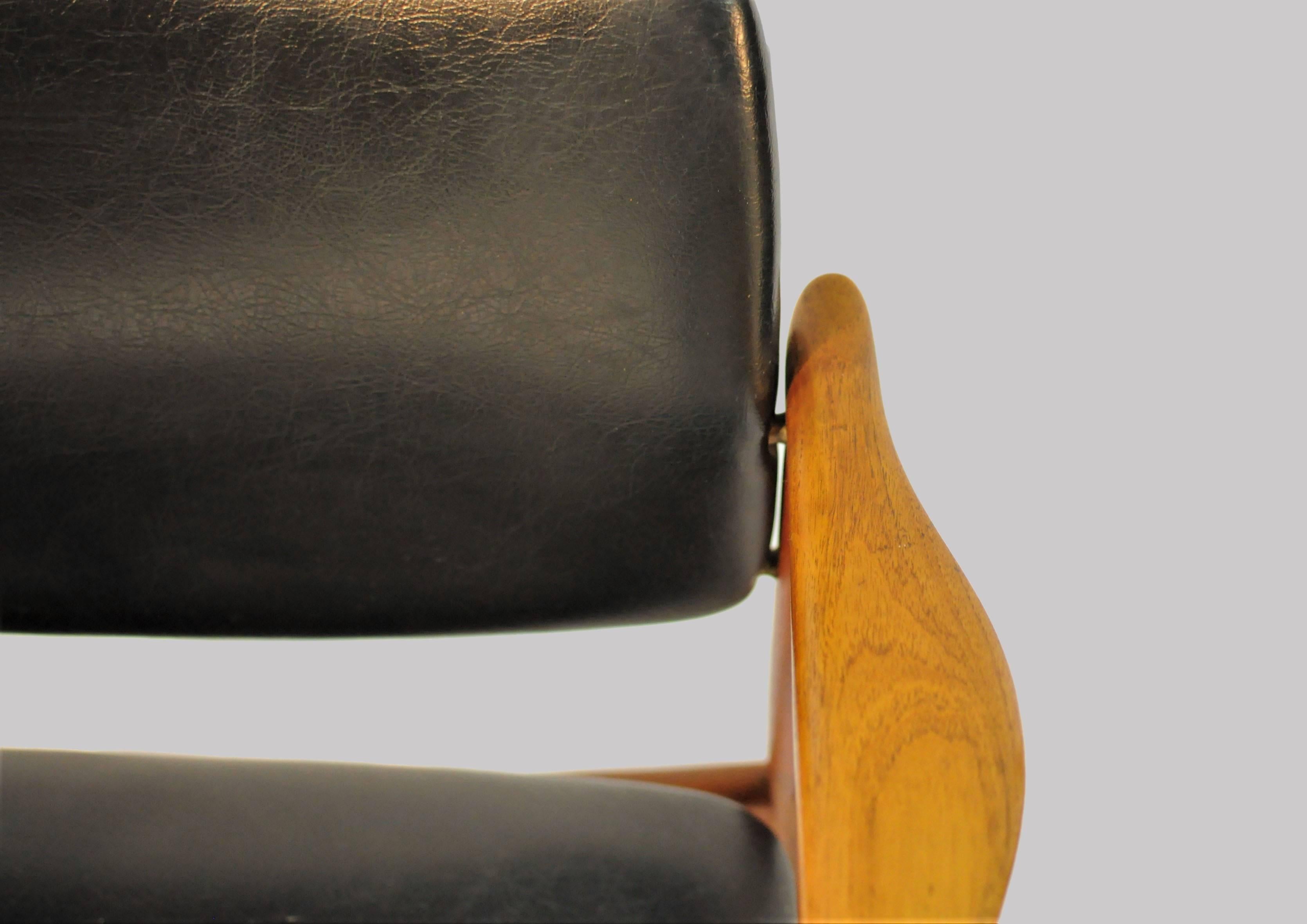 Scandinave moderne 1960s Erik Buch Model 67 Armchair in Teak and Leather, Orum Mobelfabrik en vente
