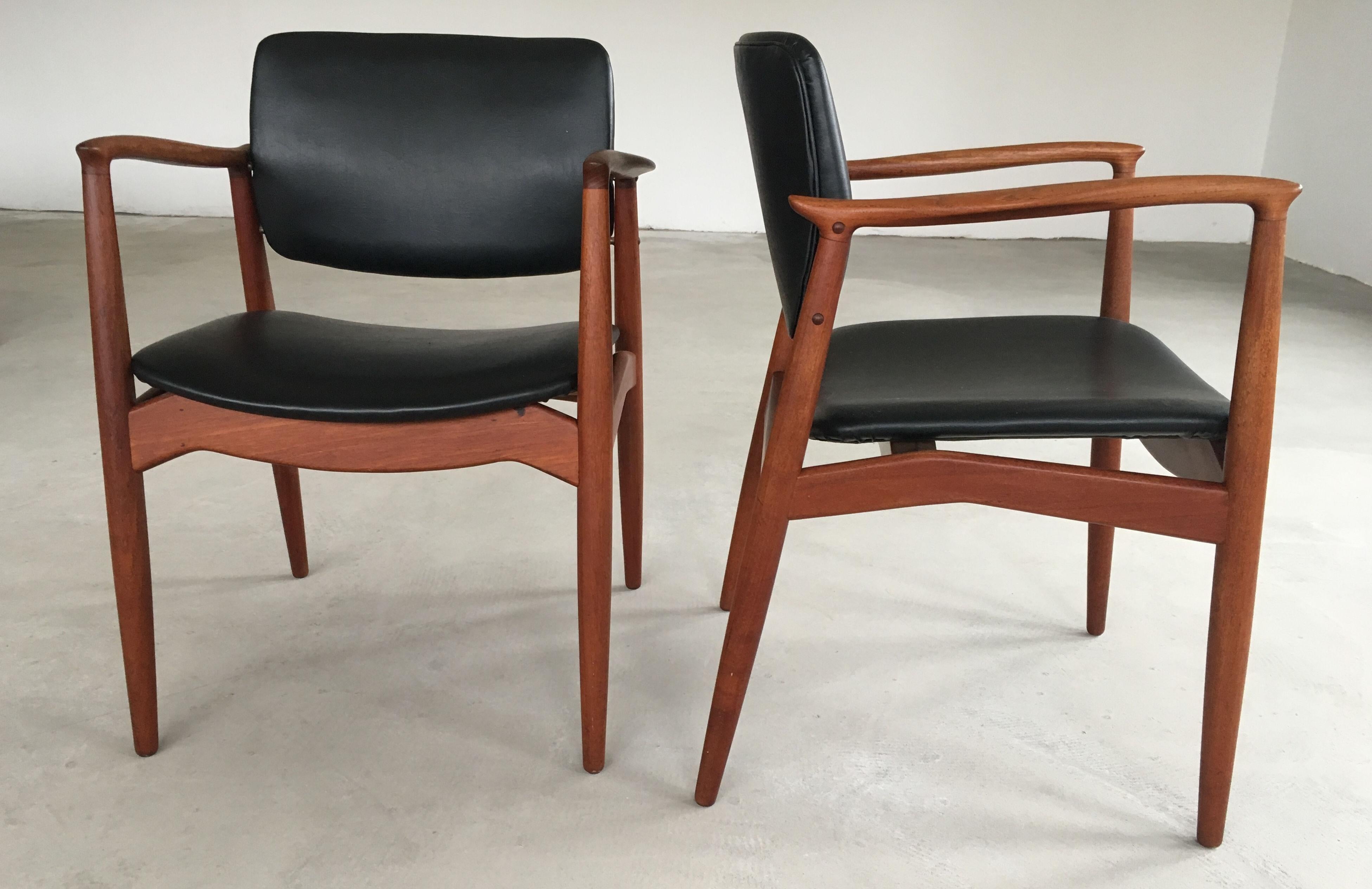 Travail du bois 1960s Erik Buch Set of Two Fully restored Captains Chair, Custom Upholstery en vente