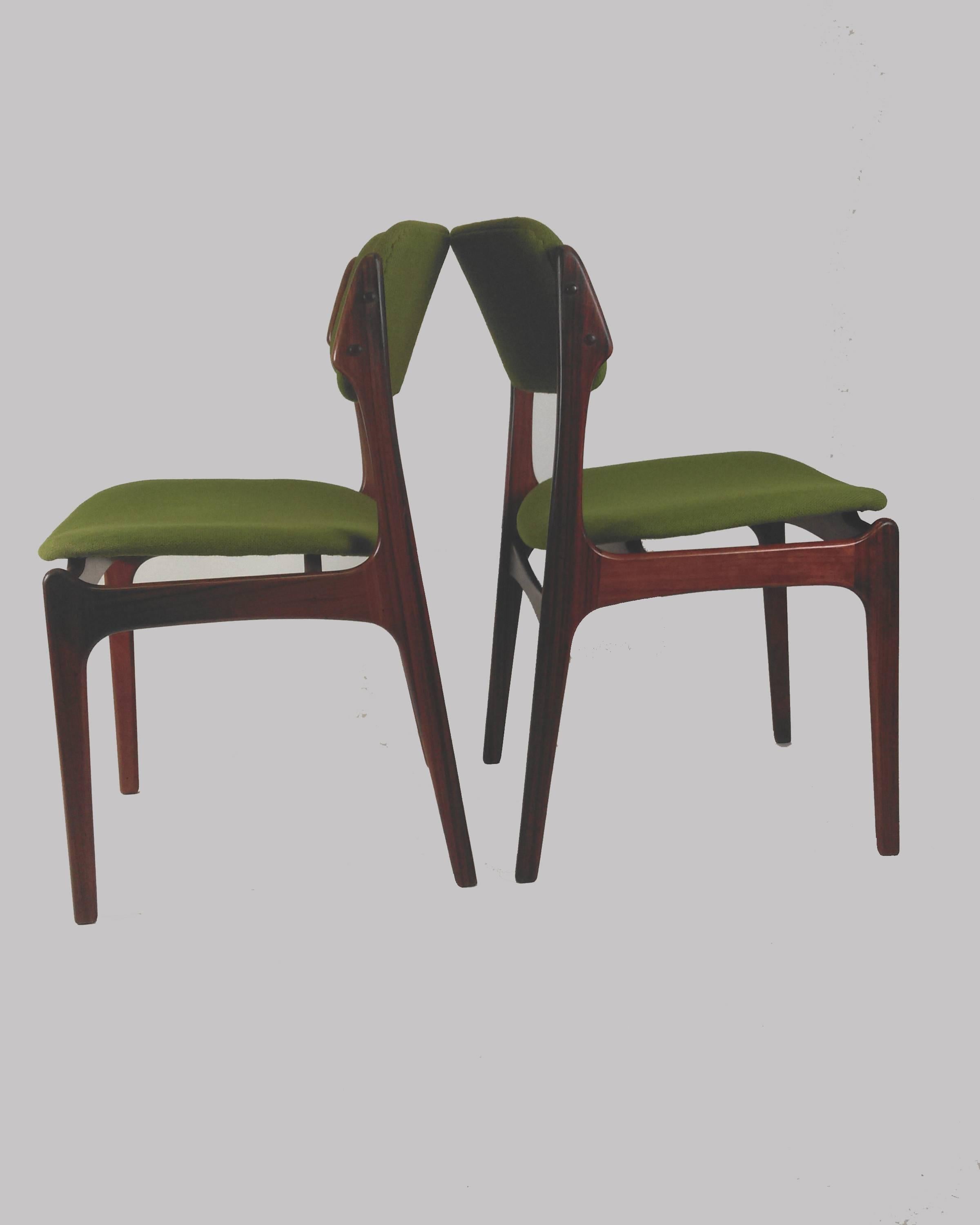 Ensemble de huit chaises de salle à manger en palissandre restaurées Erik Buch, retapissées en vente 8