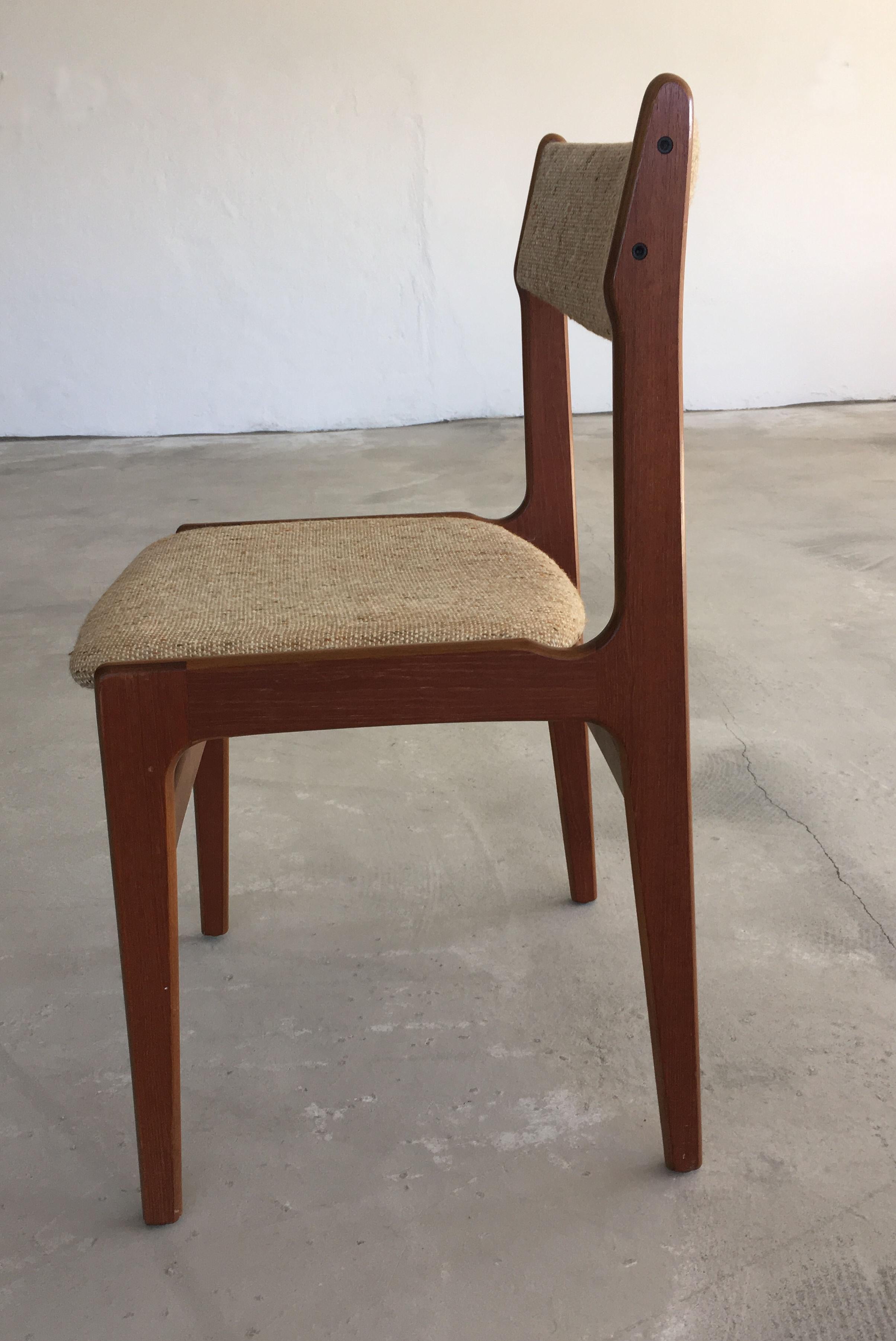 Travail du bois 1960s Erik Buch Set of Four Teak Dining Chairs Inc. Reupholstery en vente