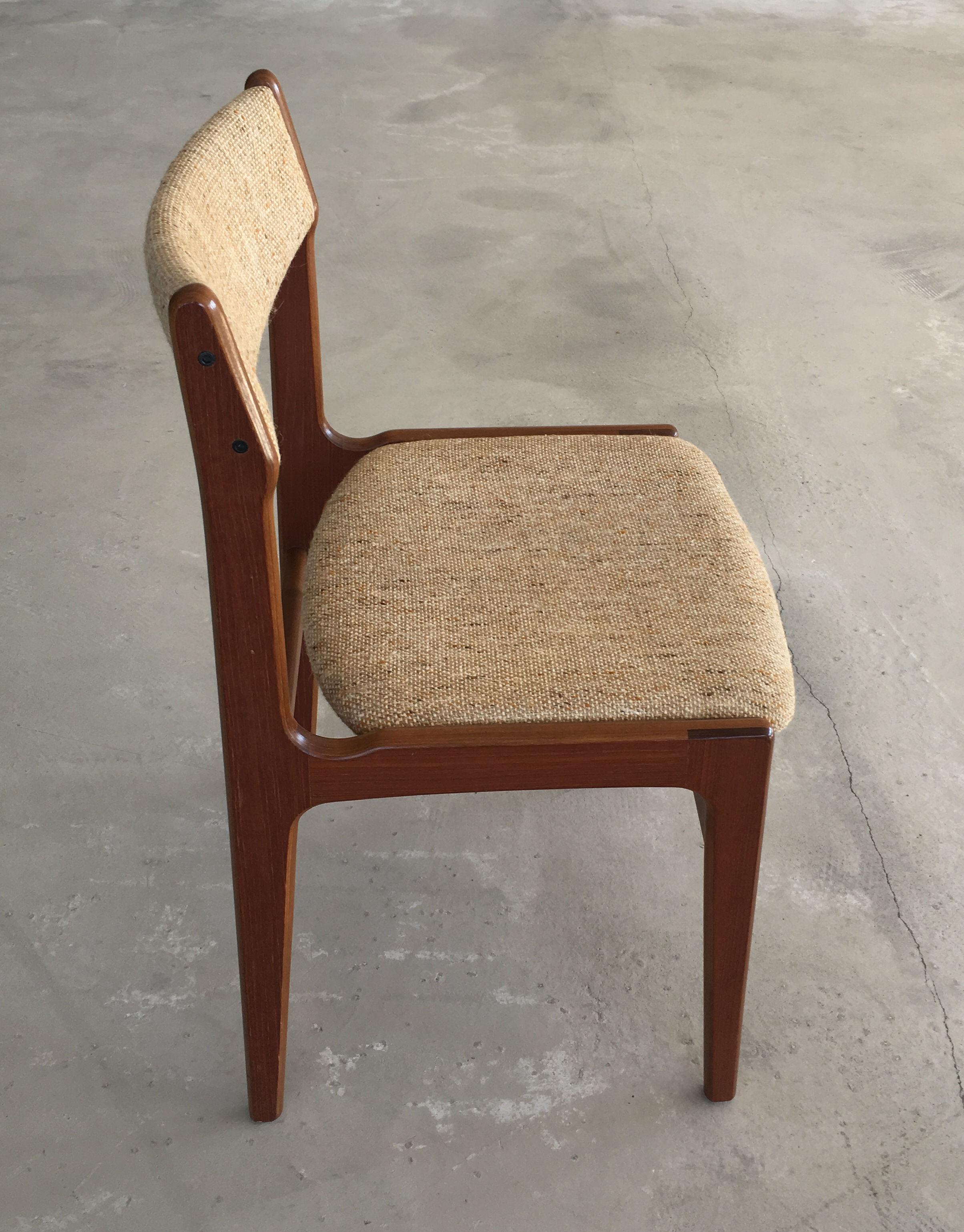 Teck 1960s Erik Buch Set of Six Danish Teak Dining Chairs Inc. Reupholstery en vente