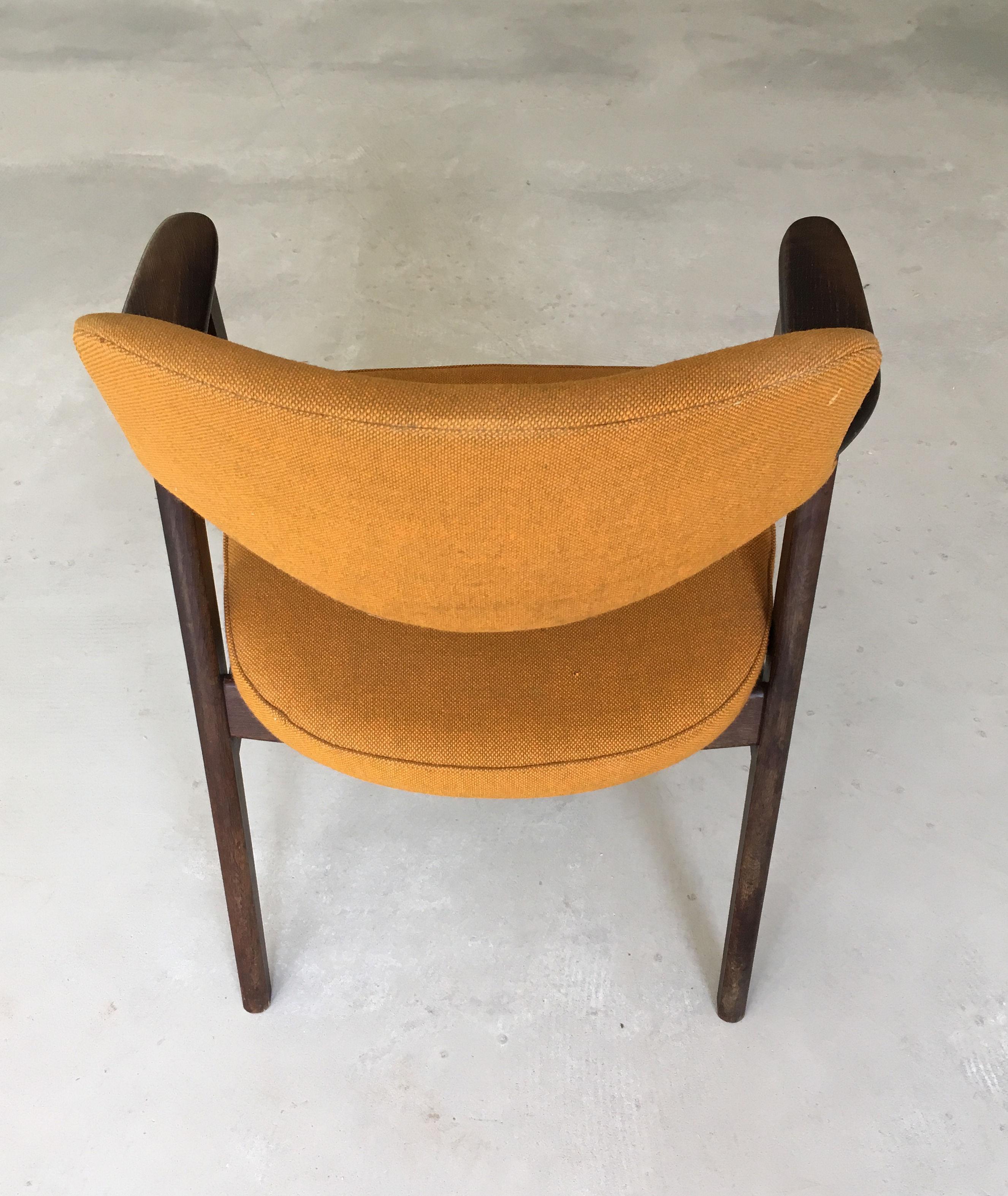 Sillón danés Erik Kirkegaard de los años 60 totalmente restaurado a medida en roble curtido Danés en venta