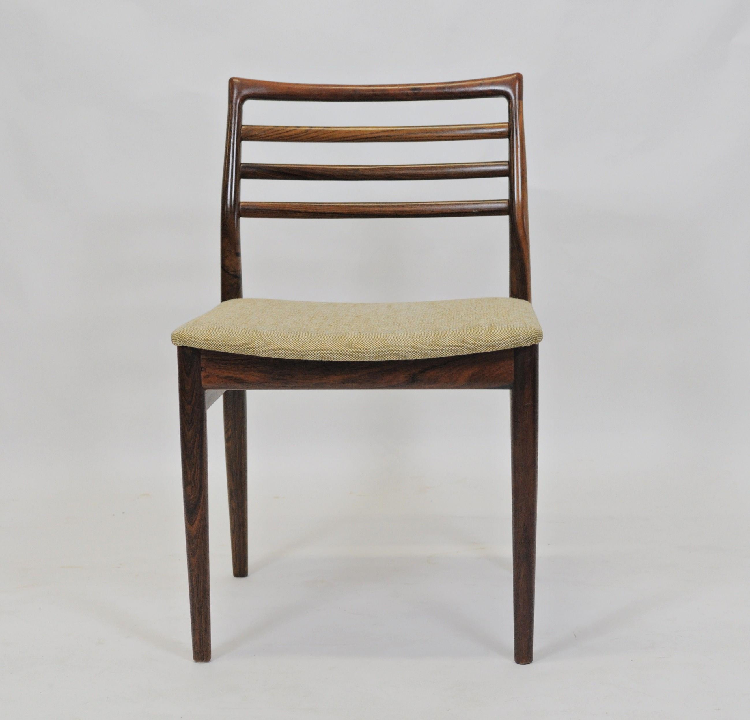Rosewood dining chairs designed by Erling Torvits for Sorø Møbelfabrik.

The organic shaped wooden frames in rosewood have been overlooked and refinished by our cabinetmaker and are in very good condition with only few and small signs of age and