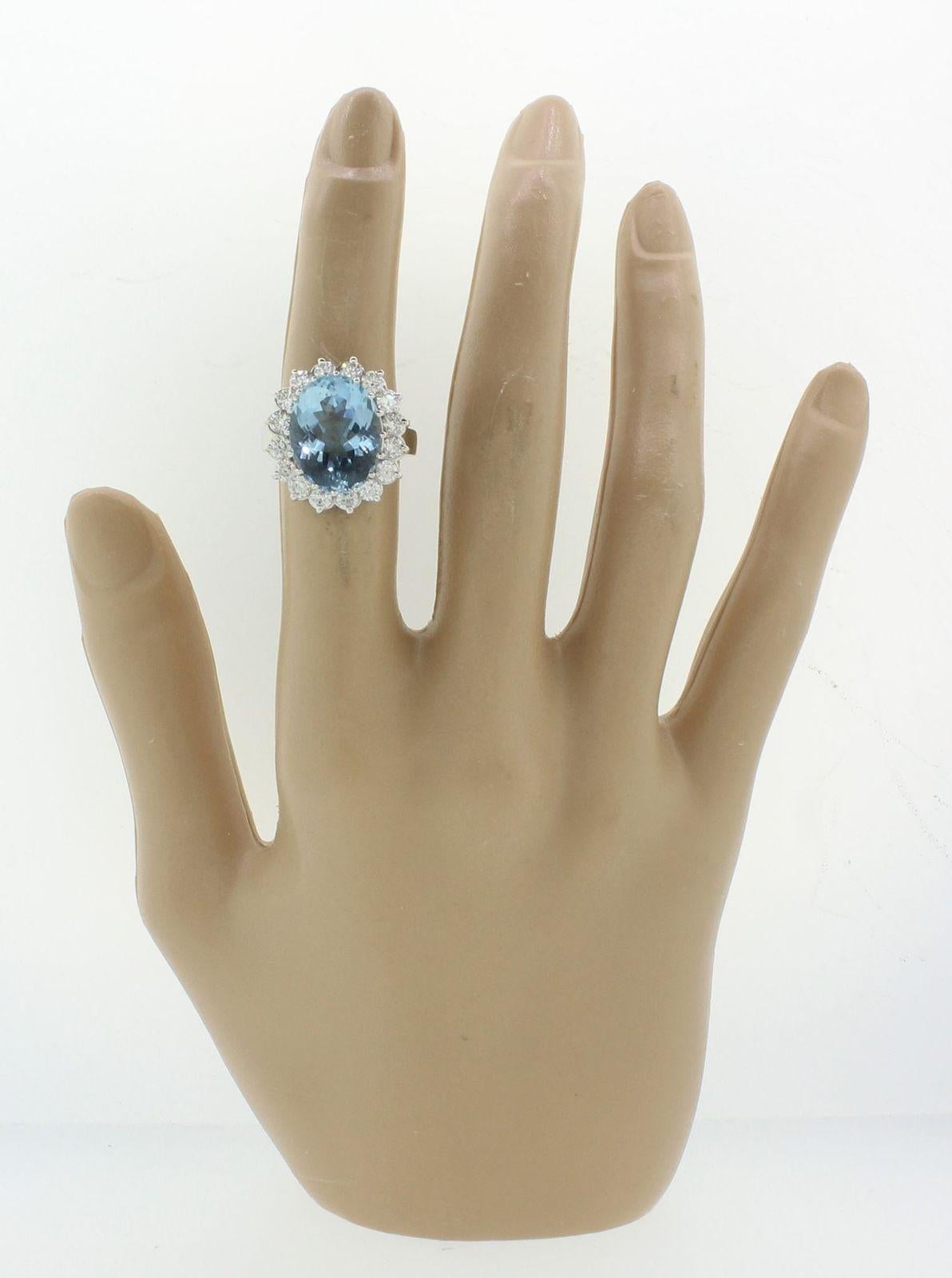 1960s Estate 14k White Gold Aquamarine VS Diamond Halo Cocktail Ring In Excellent Condition For Sale In Shaker Heights, OH