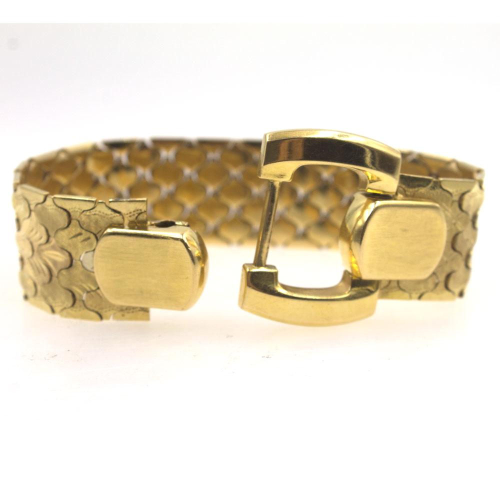 1960s Etched 18 Karat Two-Tone Gold Link Flexible Bracelet In Excellent Condition In Boca Raton, FL