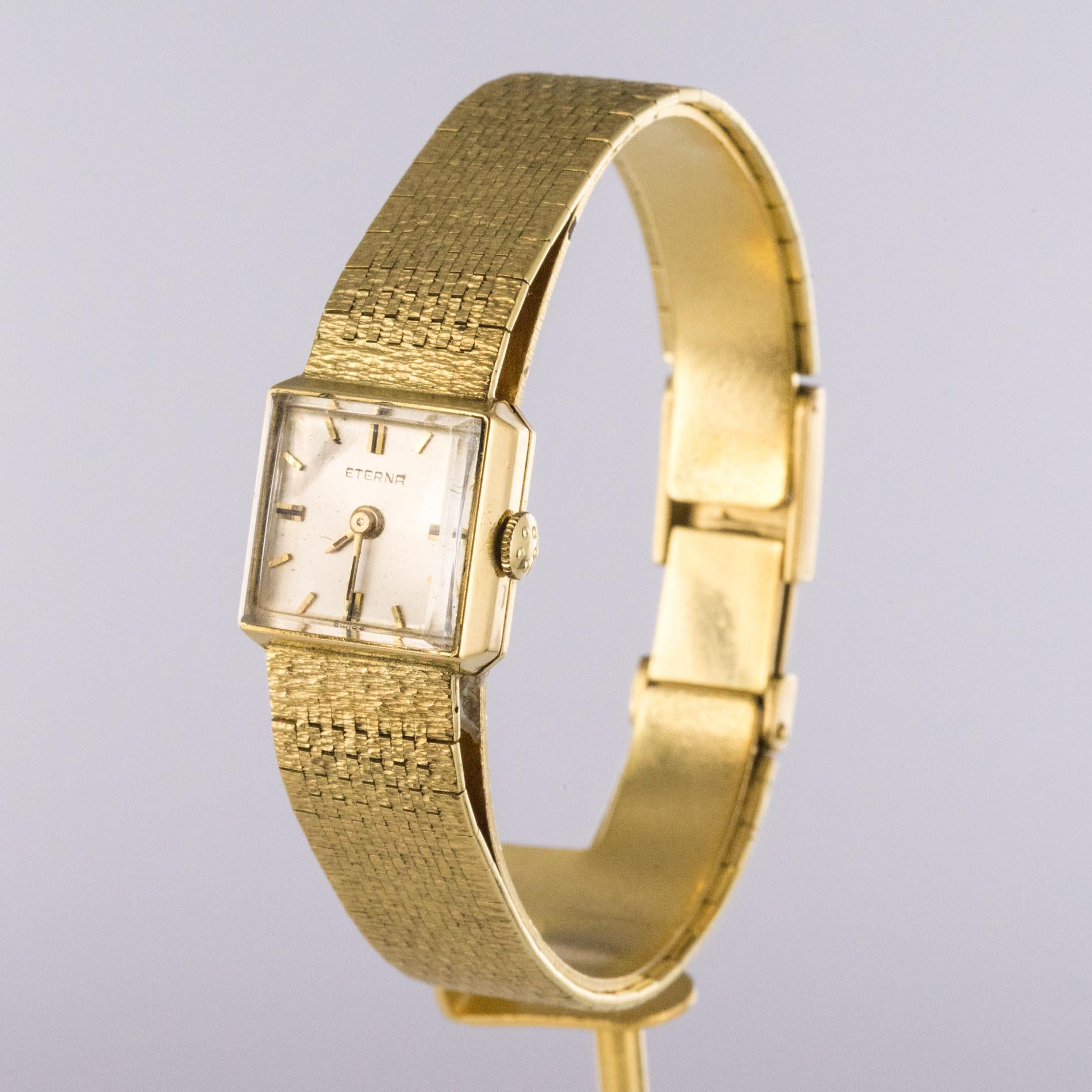 1960s Eterna Retro 18 Karat Yellow Gold Women's Watch In Good Condition For Sale In Poitiers, FR