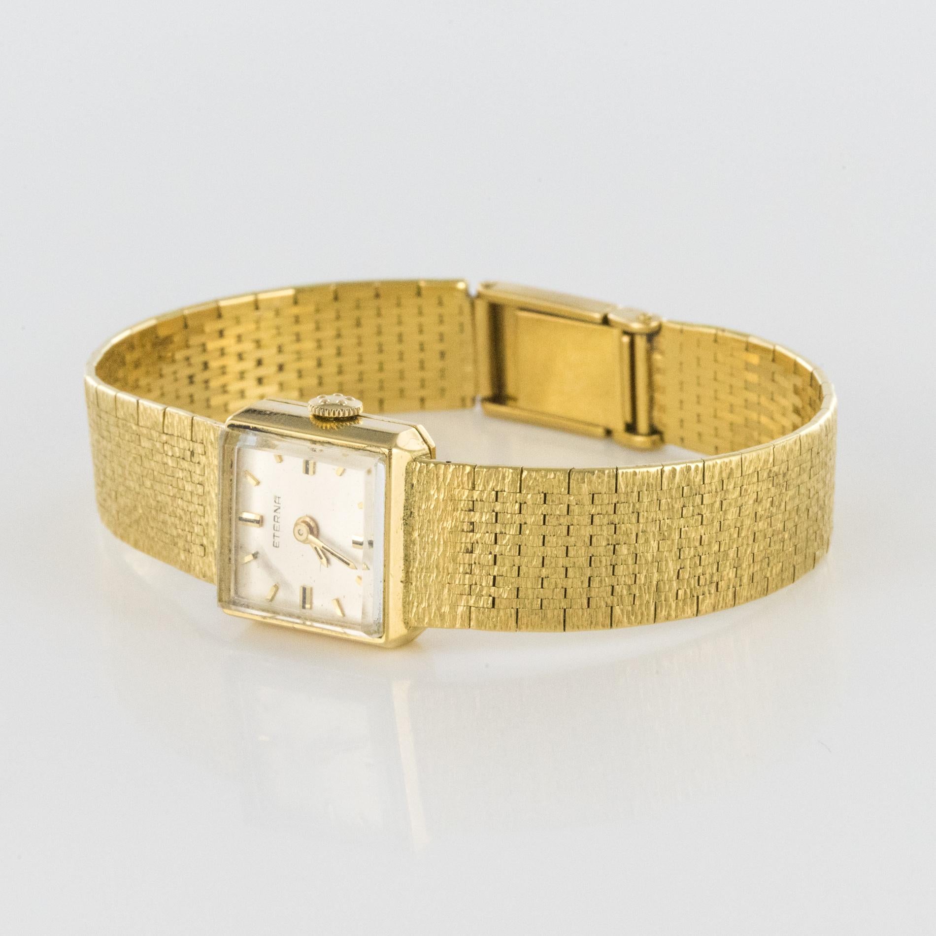 Montre rtro Eterna en or jaune 18 carats pour femmes des annes 1960 en vente 3