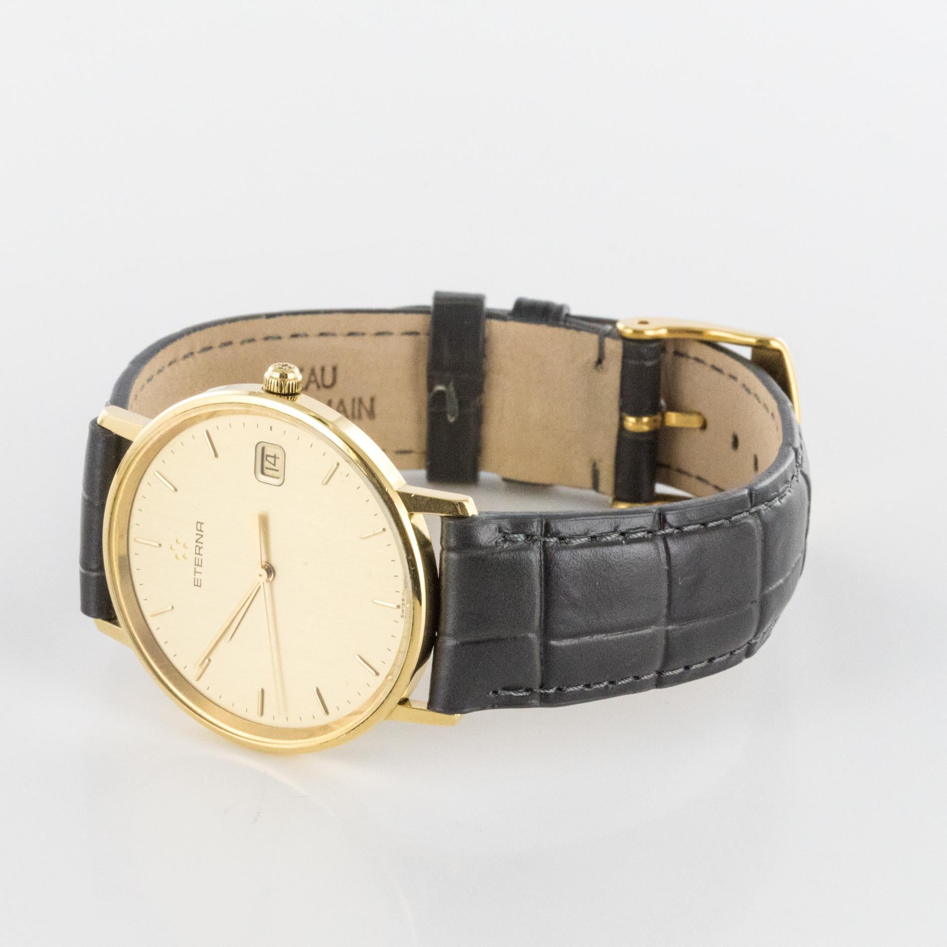 1960s Eterna 18 Karat Yellow Gold Leather Bracelet Men Wristwatch In Excellent Condition In Poitiers, FR