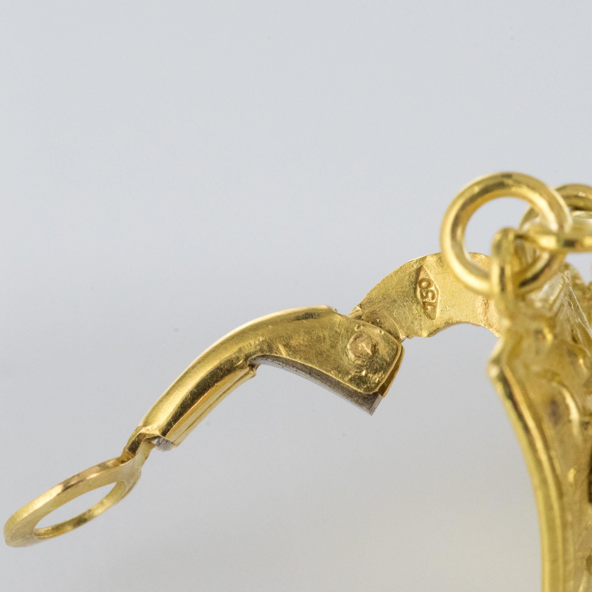 1960s Etruscan Style 8 Carat Amethyst 18 Karat Yellow Gold Earrings For Sale 3