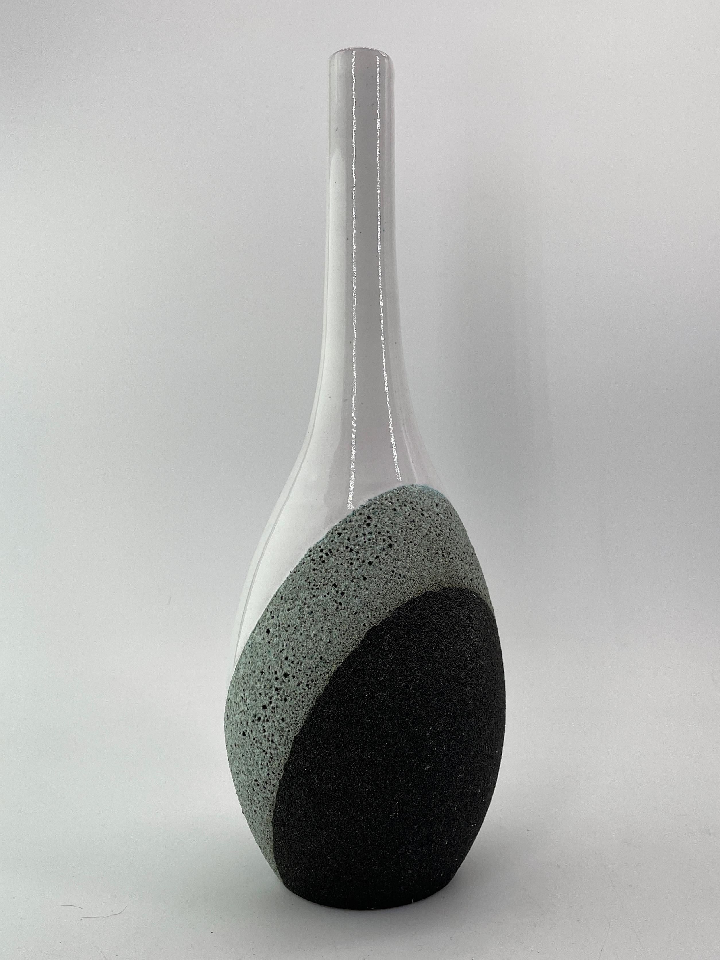 1960 Ettore Sottsass Vaso in ceramica con smalto vulcanico Raymor Bitossi Italia Memphis In condizioni buone in vendita a Hyattsville, MD