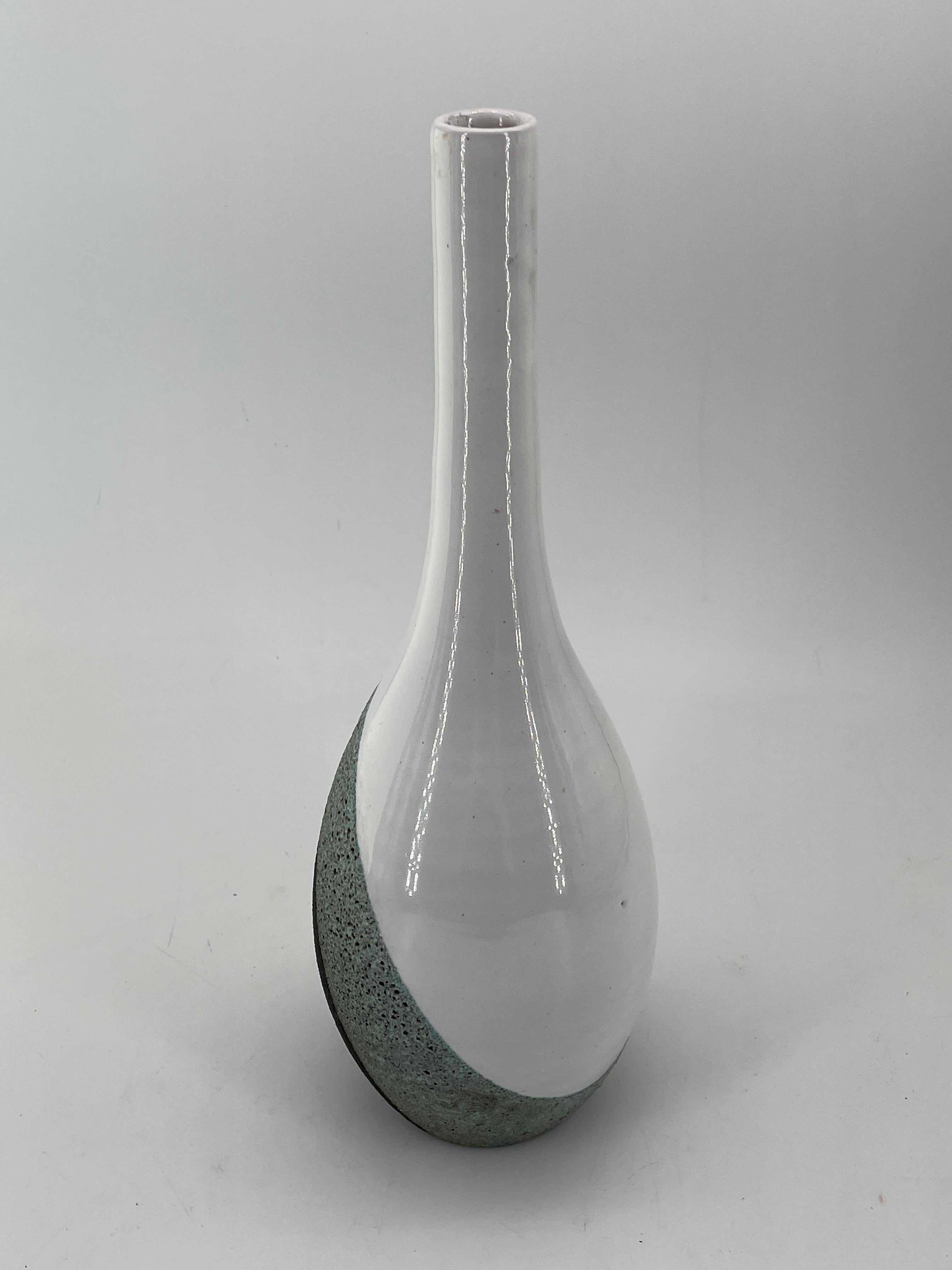 Fine XX secolo 1960 Ettore Sottsass Vaso in ceramica con smalto vulcanico Raymor Bitossi Italia Memphis in vendita