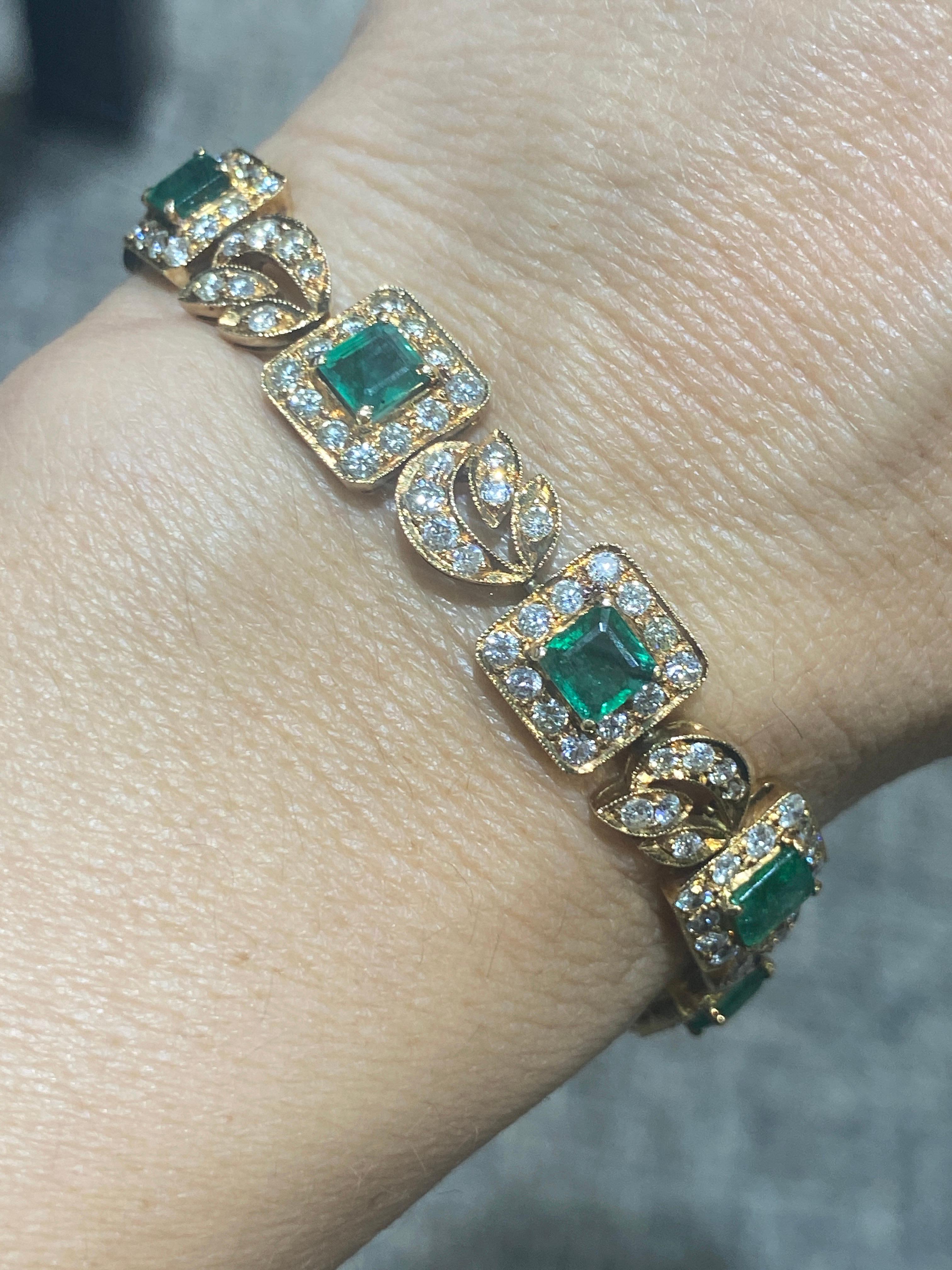 Contemporain Bracelet européen des années 1960, en or 18 carats, diamants et émeraudes de Colombie en vente