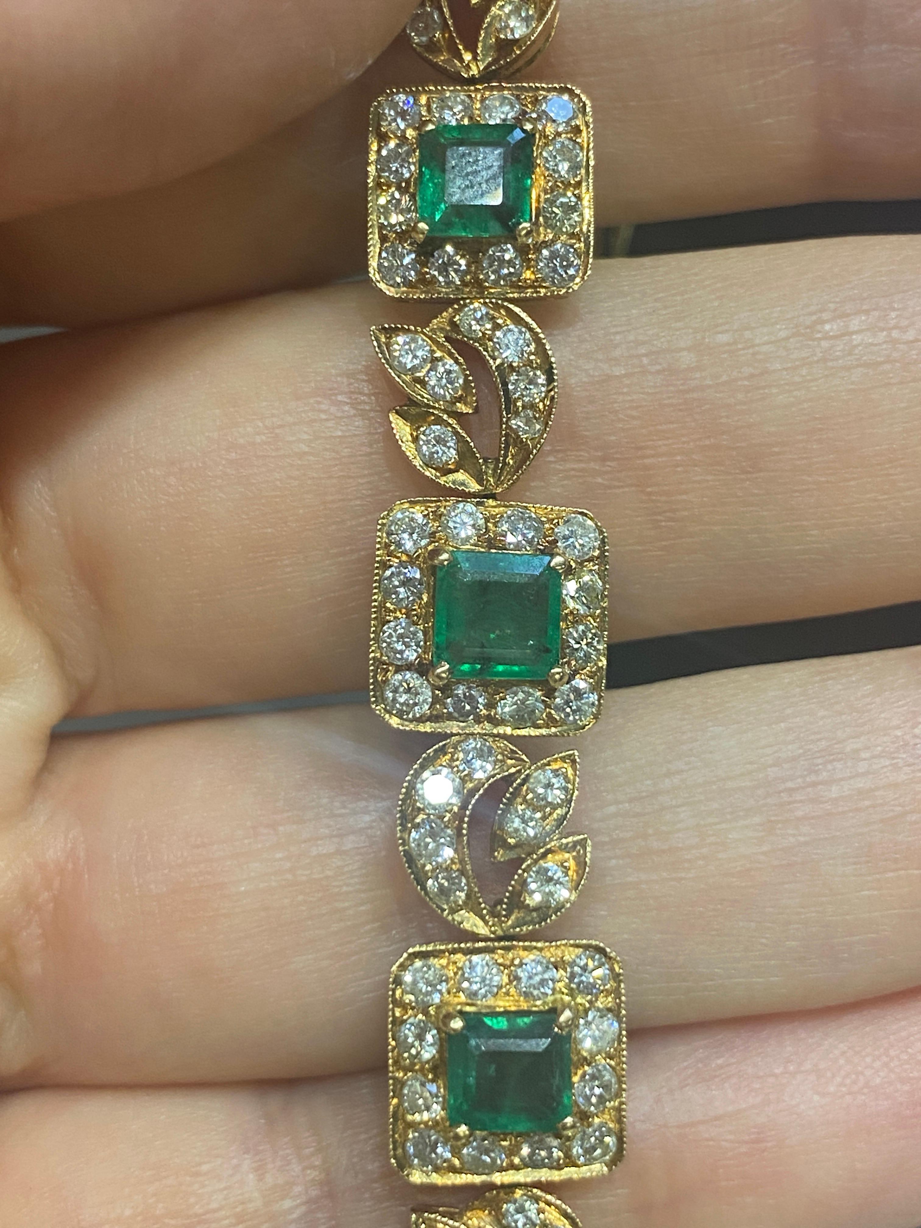 1960s European 18 carat gold, diamond and Colombian emerald bracelet In Good Condition For Sale In London, GB