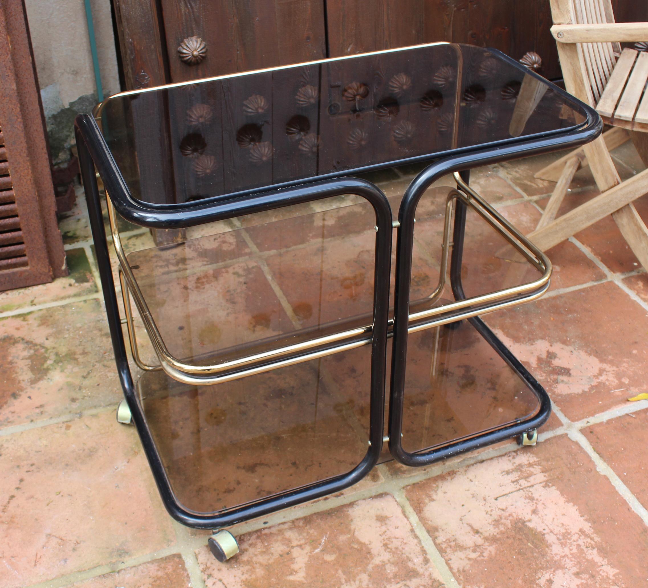 1960s European Vintage Two-Tone Metal Smoked Glass Drinks Trolley en vente 7