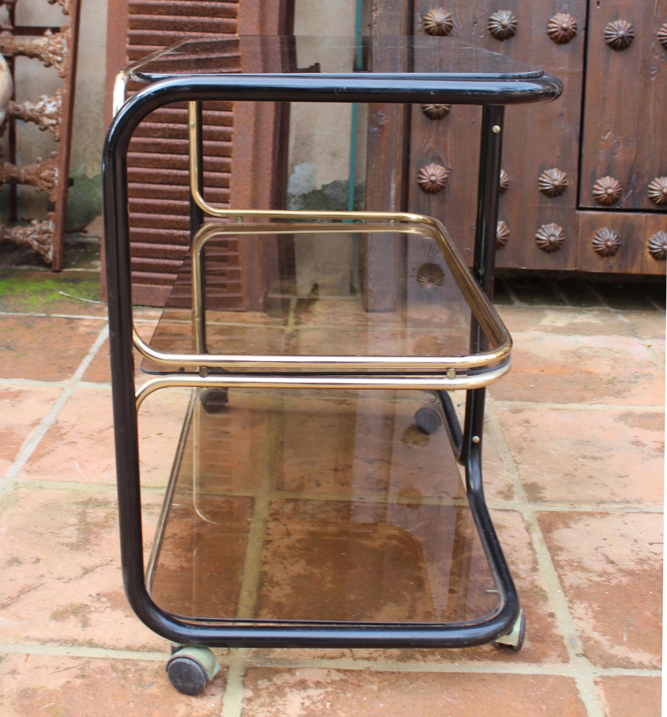 1960s European Vintage Two-Tone Metal Smoked Glass Drinks Trolley In Good Condition For Sale In Marbella, ES