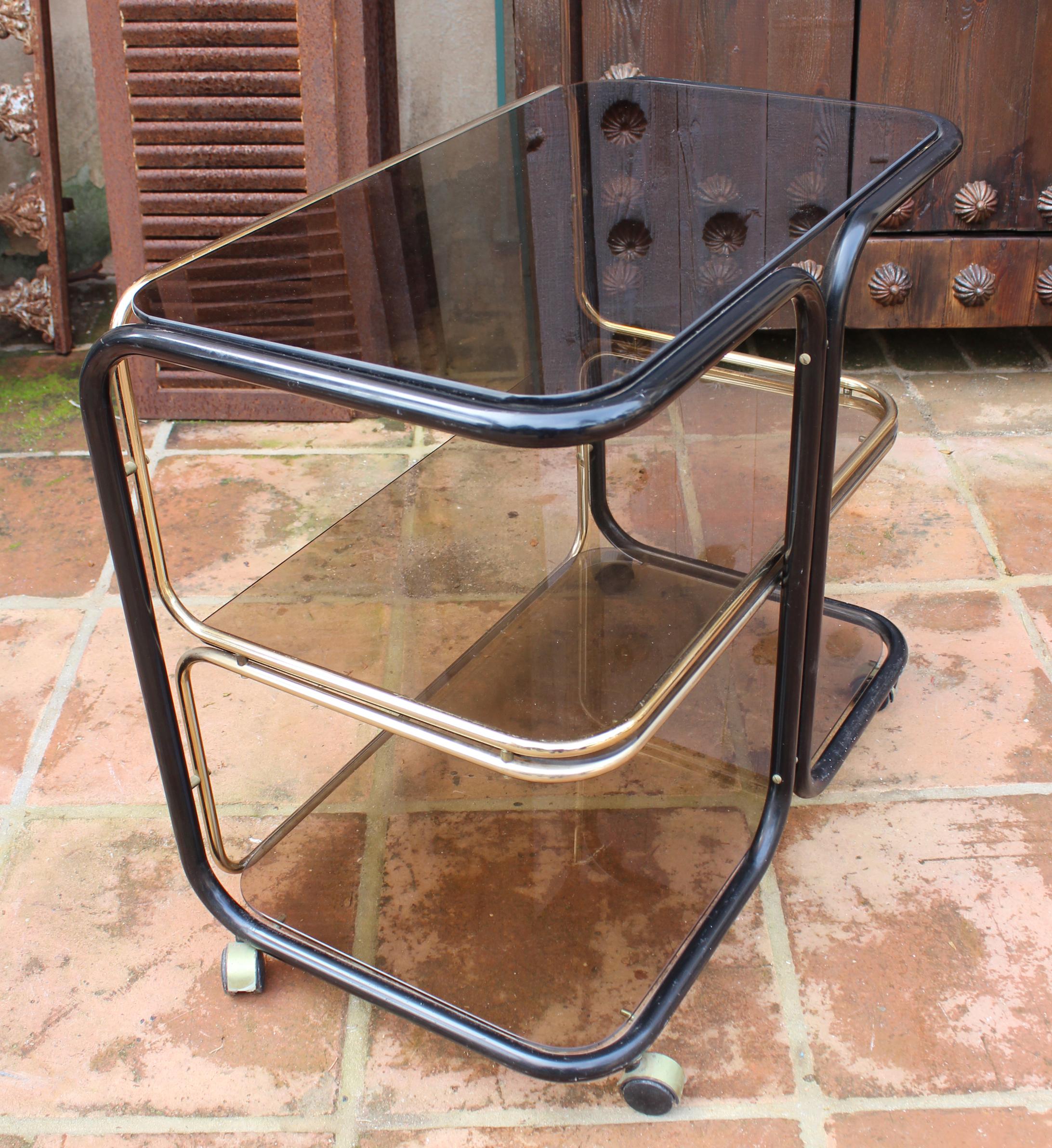 1960s European Vintage Two-Tone Metal Smoked Glass Drinks Trolley en vente 3