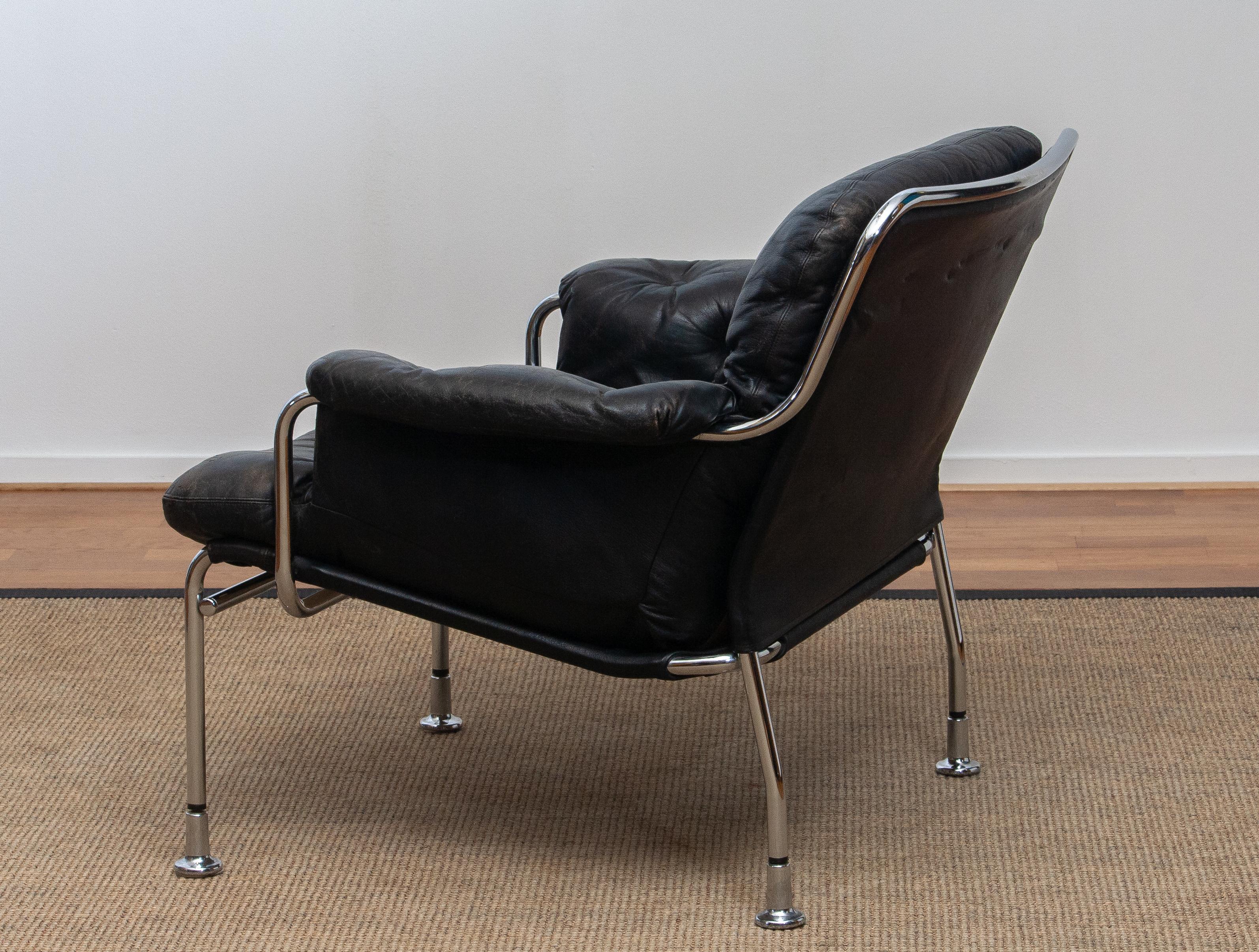 1960s, Eva Lounge Chairs in Chrome and Aged Black Leather by Lindlöfs Möbler 1 In Good Condition In Silvolde, Gelderland