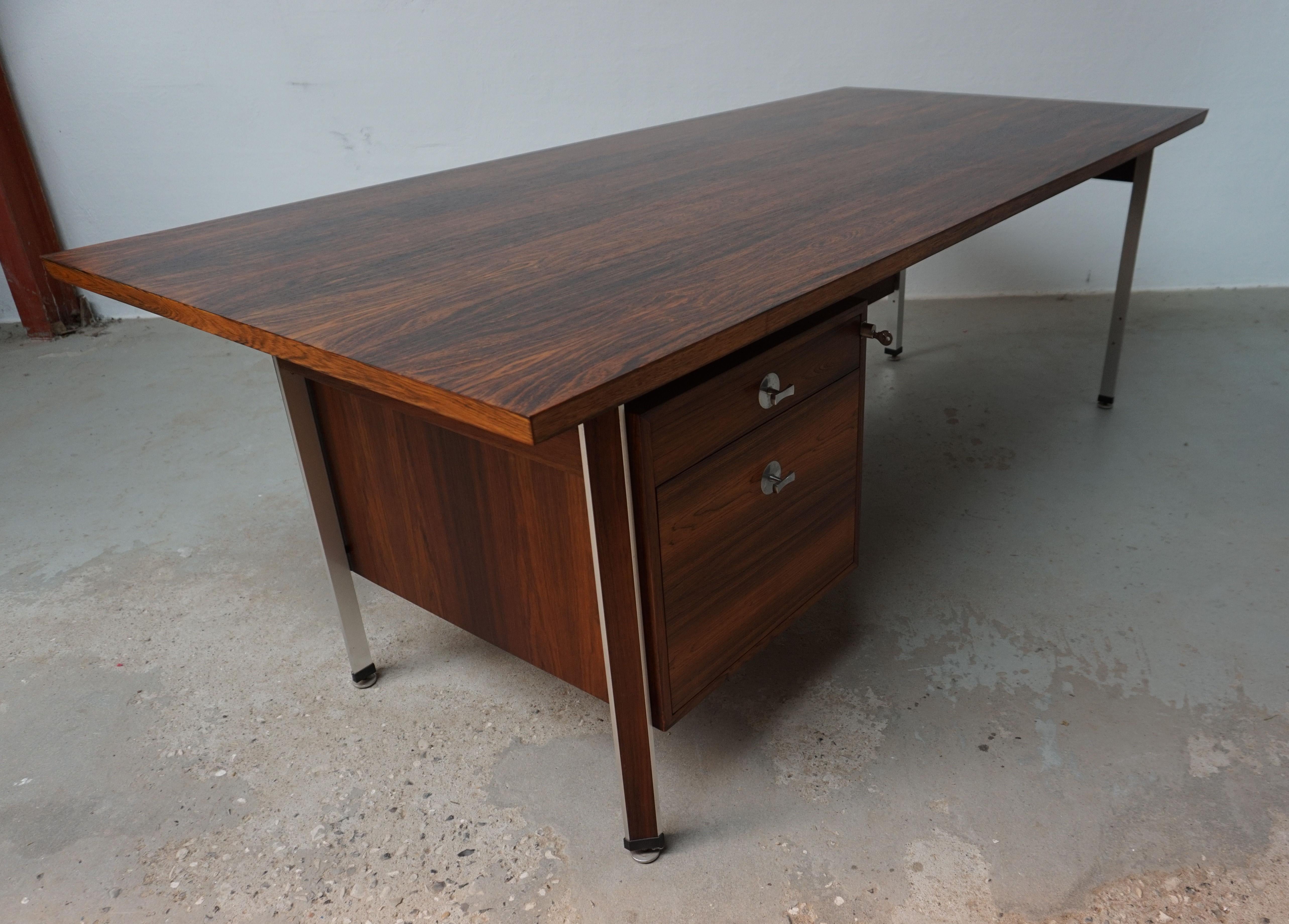 1960s Excecutive Brazilian Rosewood Desk by Finn Juhl in Excellent Condition in vendita 5