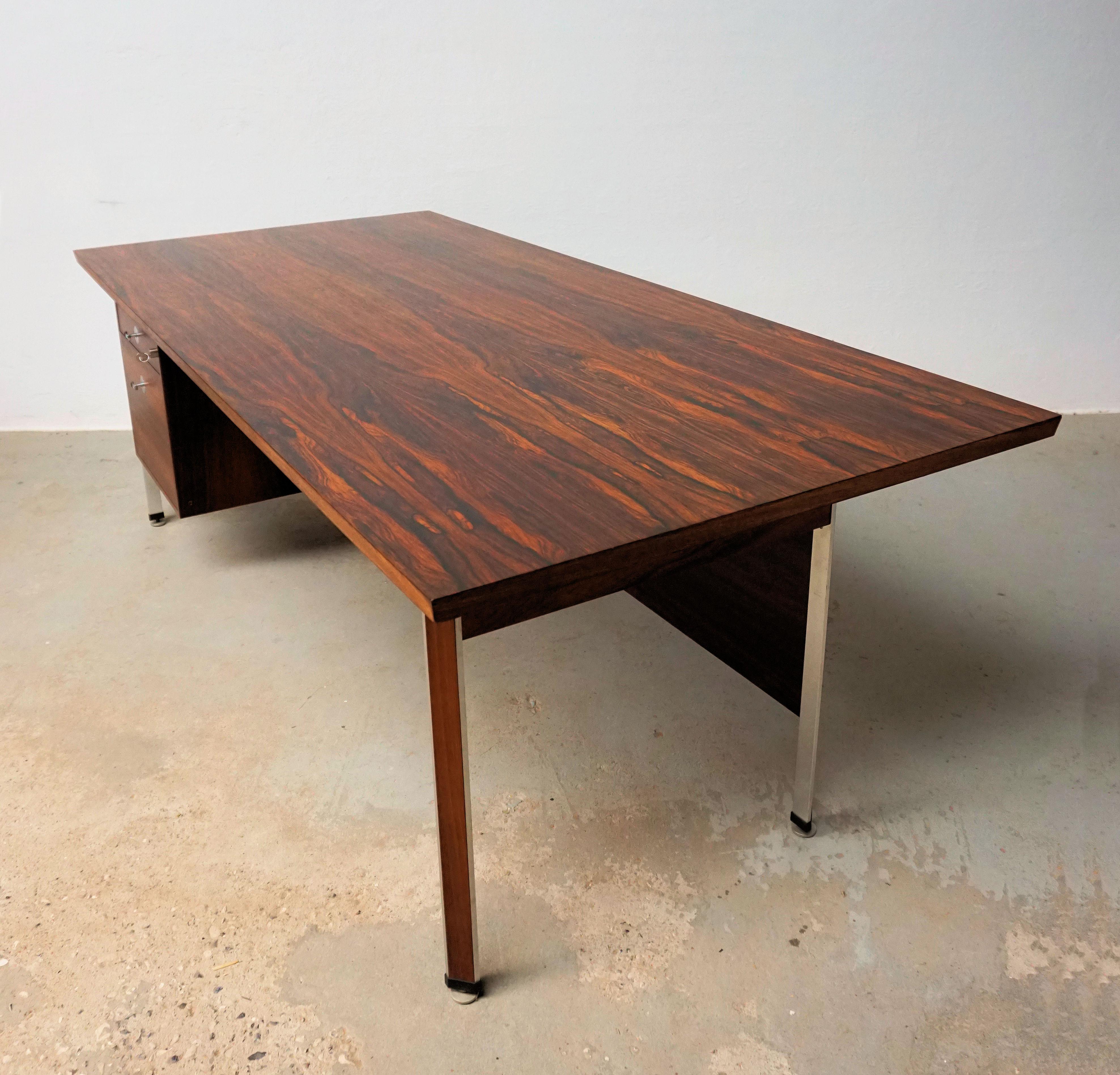 Metà XX secolo 1960s Excecutive Brazilian Rosewood Desk by Finn Juhl in Excellent Condition in vendita