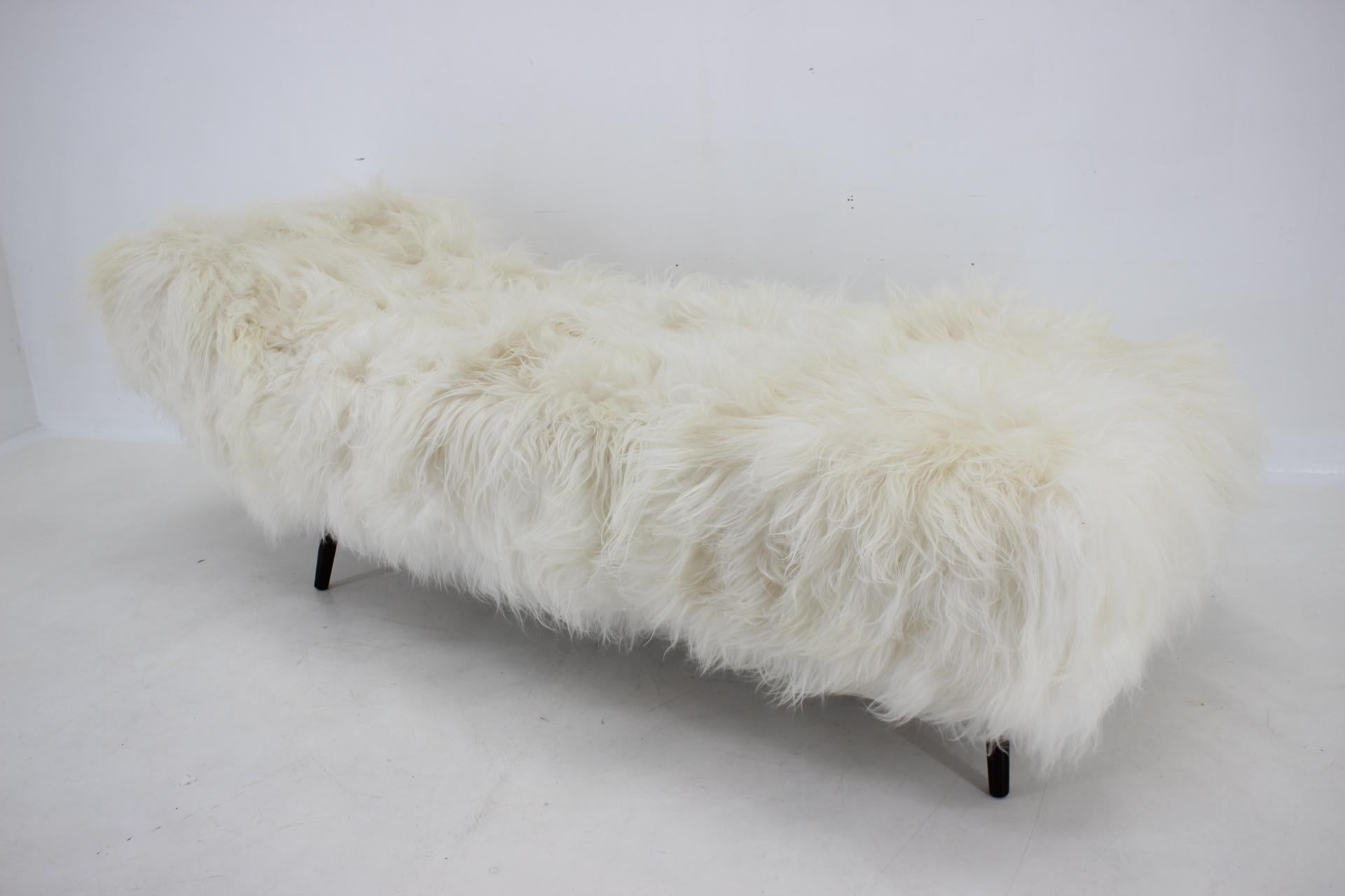 Mid-Century Modern 1960s Exclusive Daybed in Sheep Skin  For Sale