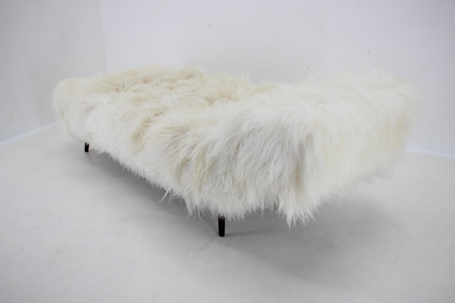 Mid-20th Century 1960s Exclusive Daybed in Sheep Skin  For Sale