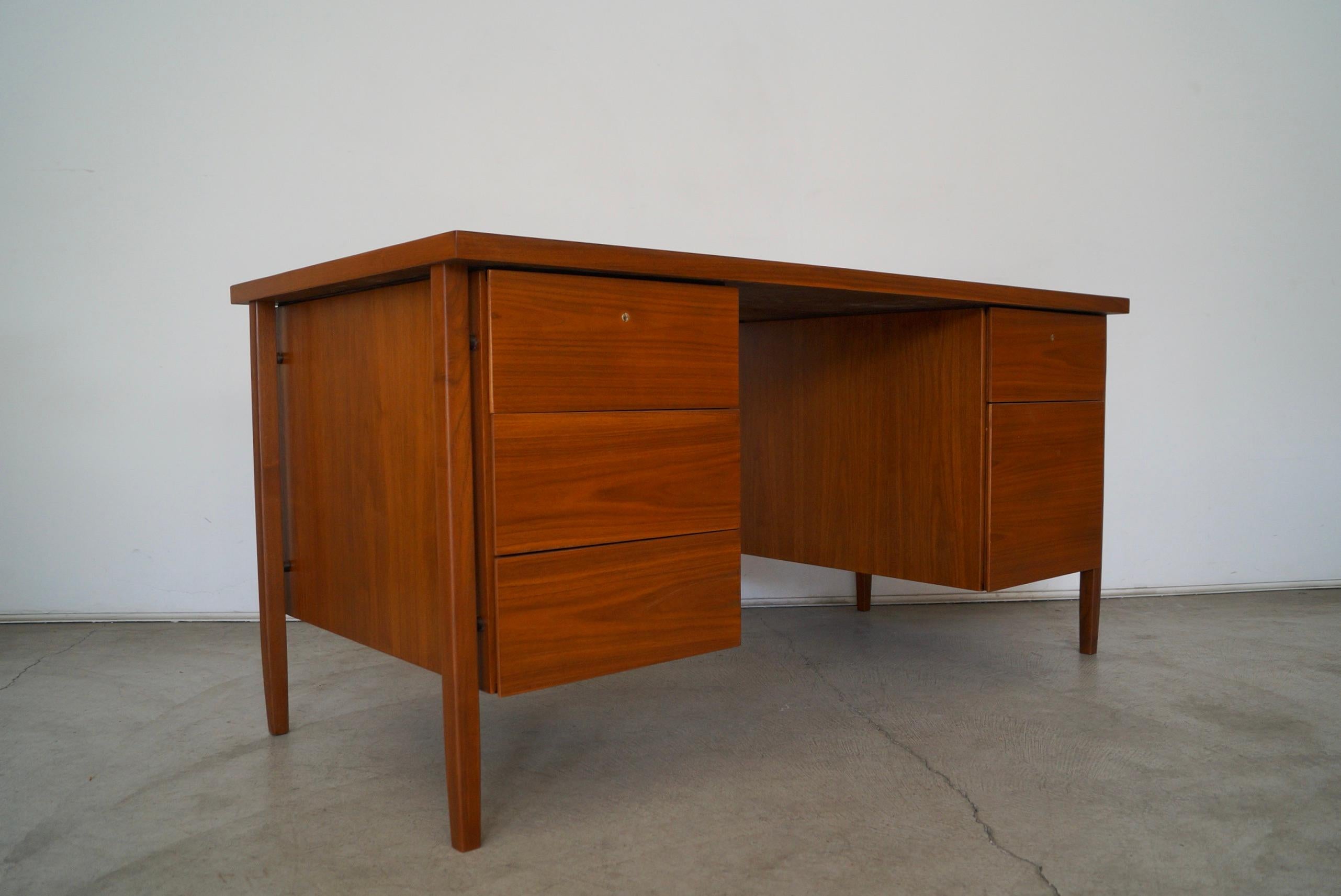 1960s Executive Desk by Florence Knoll 4