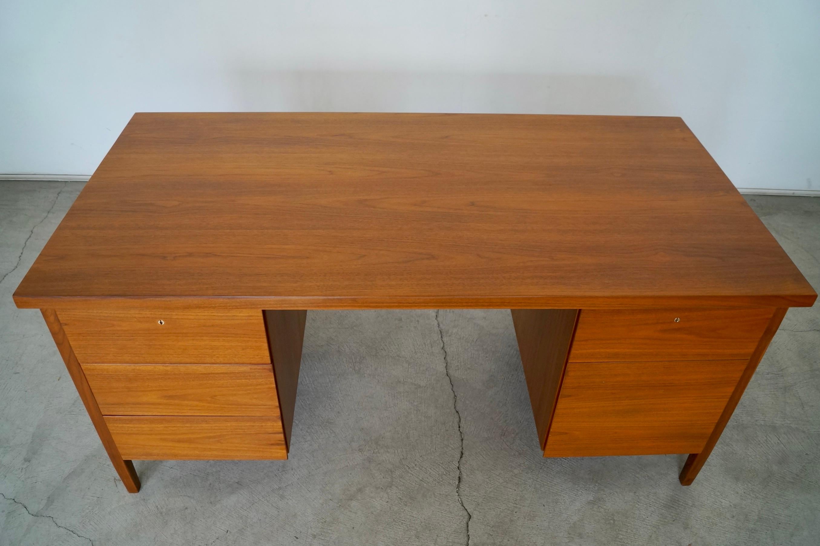 1960s Executive Desk by Florence Knoll 7