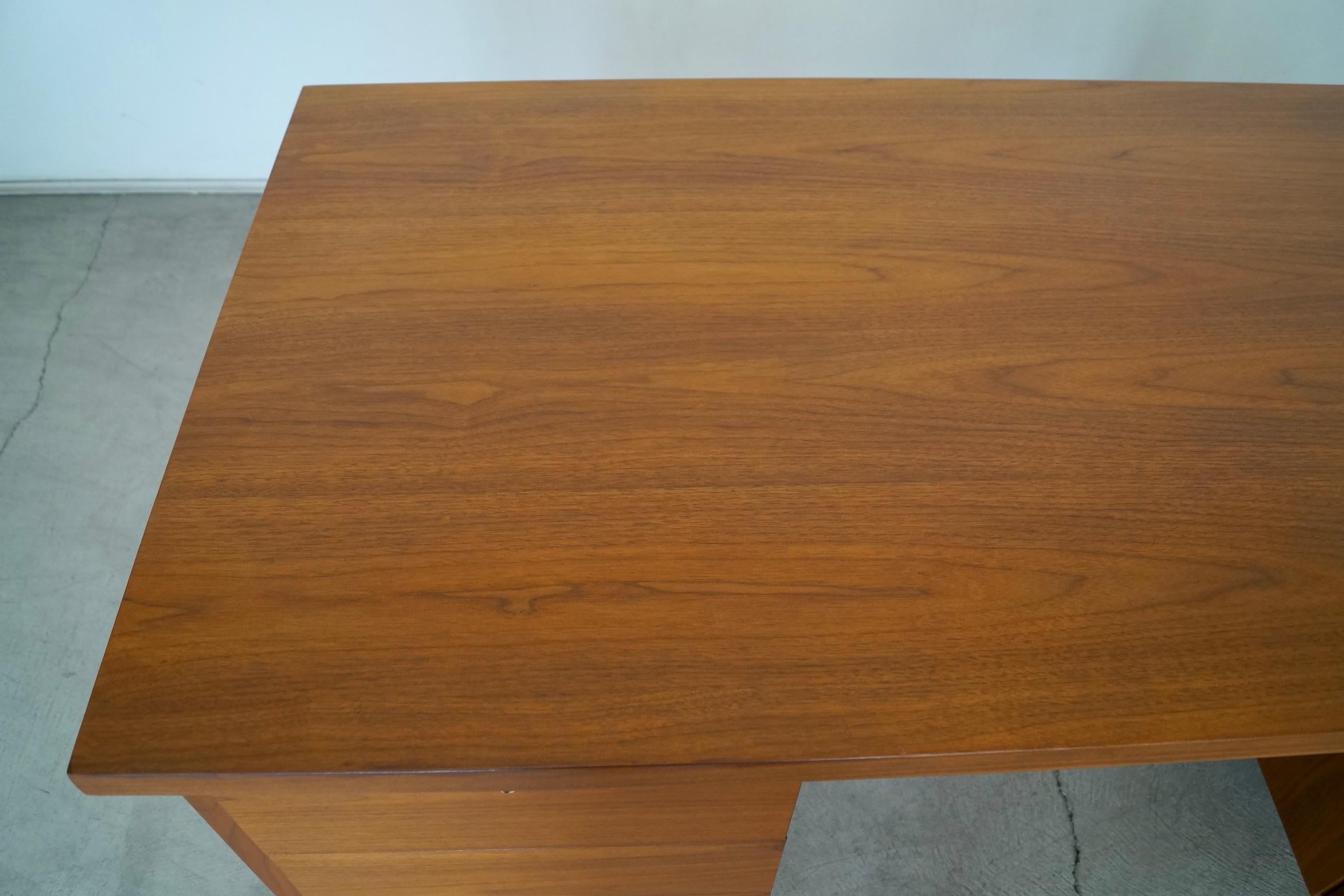 1960s Executive Desk by Florence Knoll 8