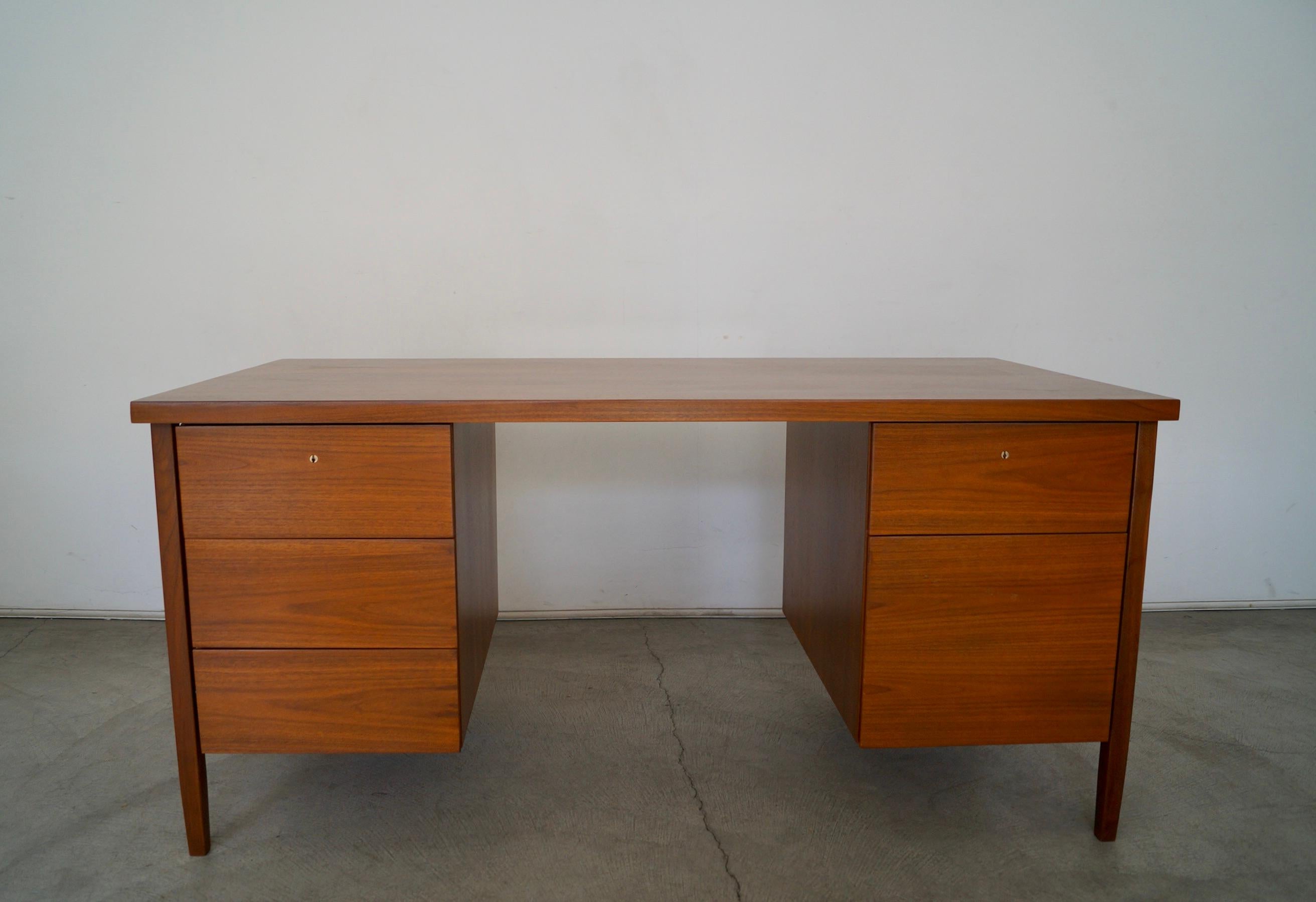 Mid-Century Modern 1960s Executive Desk by Florence Knoll