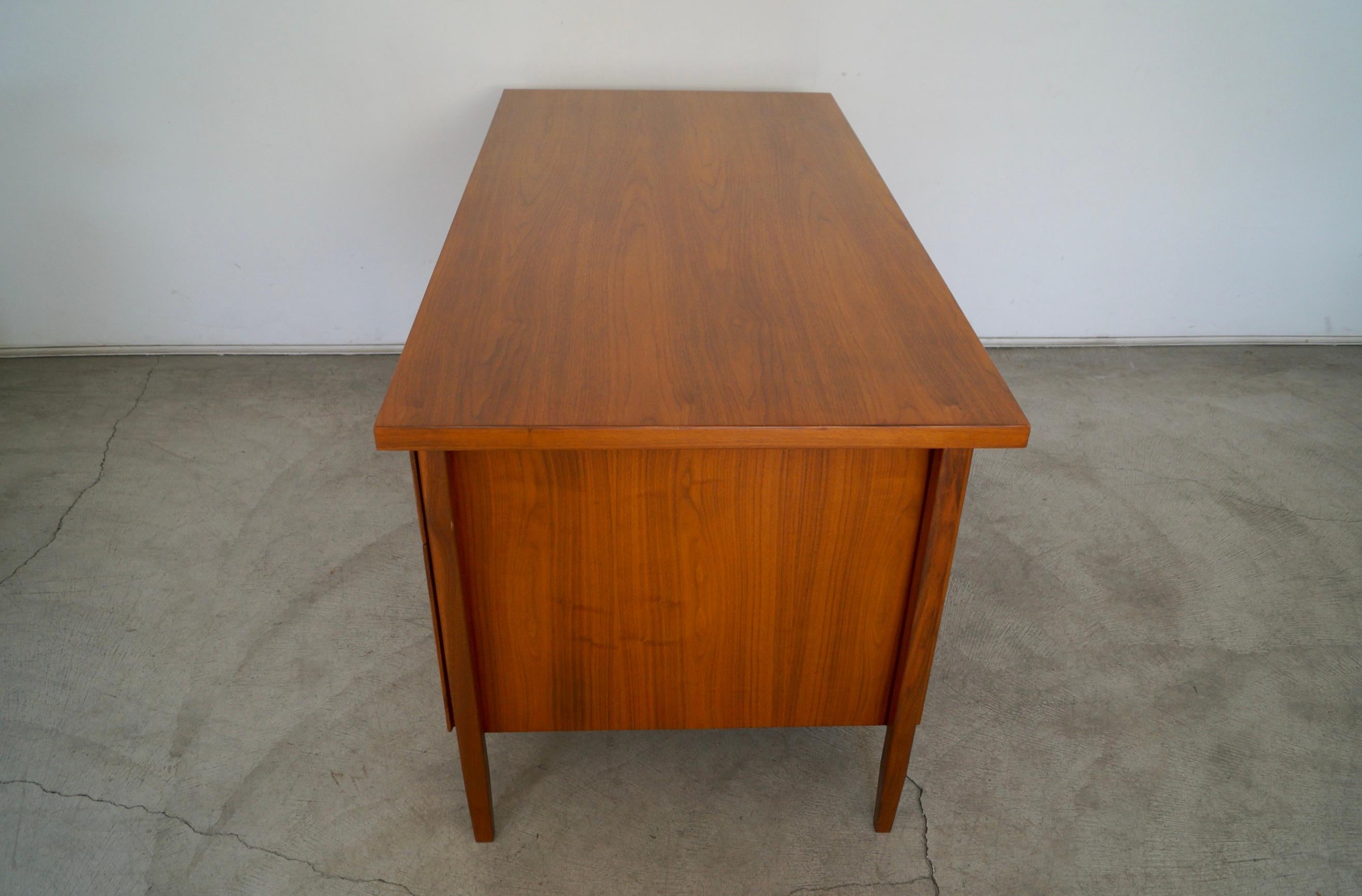 Mid-20th Century 1960s Executive Desk by Florence Knoll