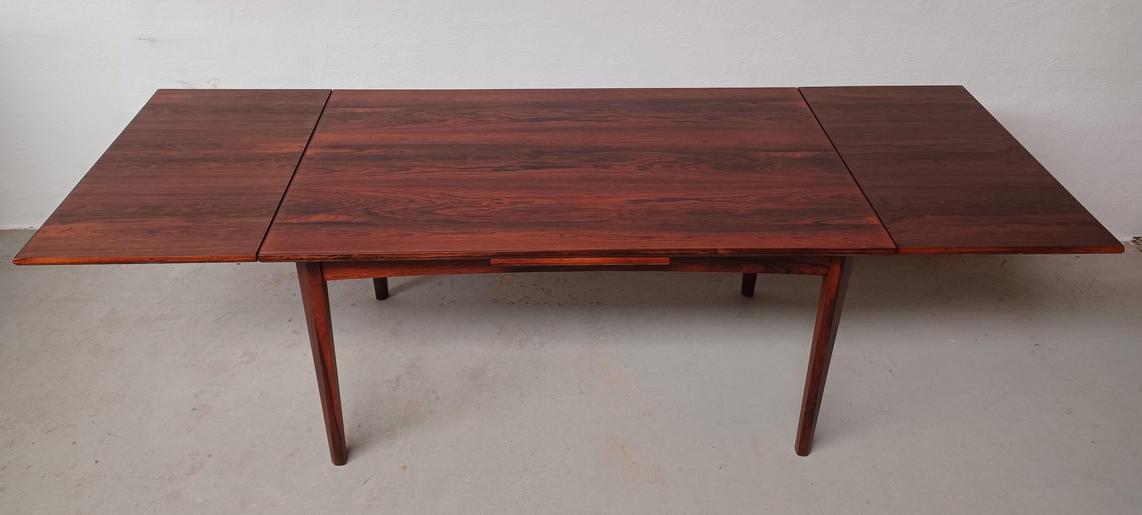 Table de salle à manger extensible en palissandre danois brésilien des années 1960 en excellent état en vente 3