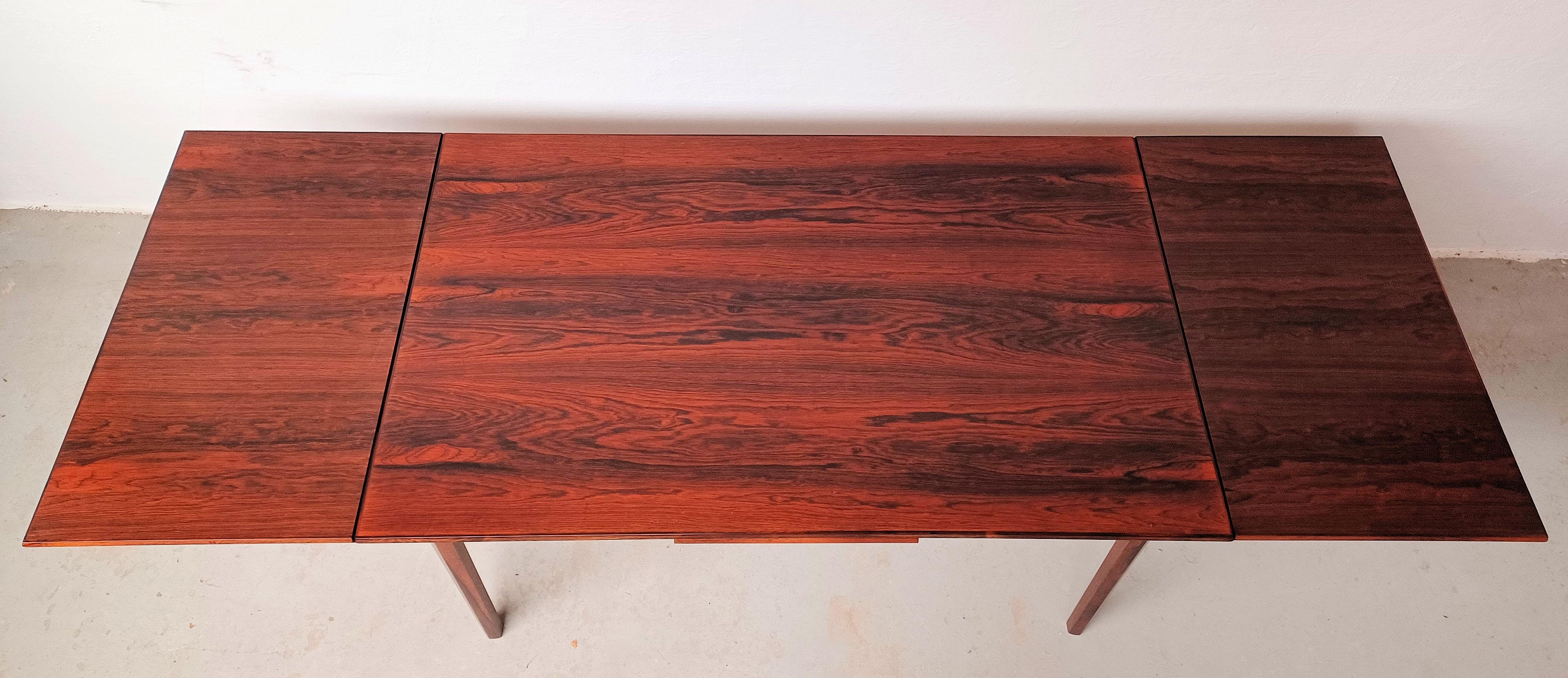 Table de salle à manger extensible en palissandre danois brésilien des années 1960 en excellent état en vente 4