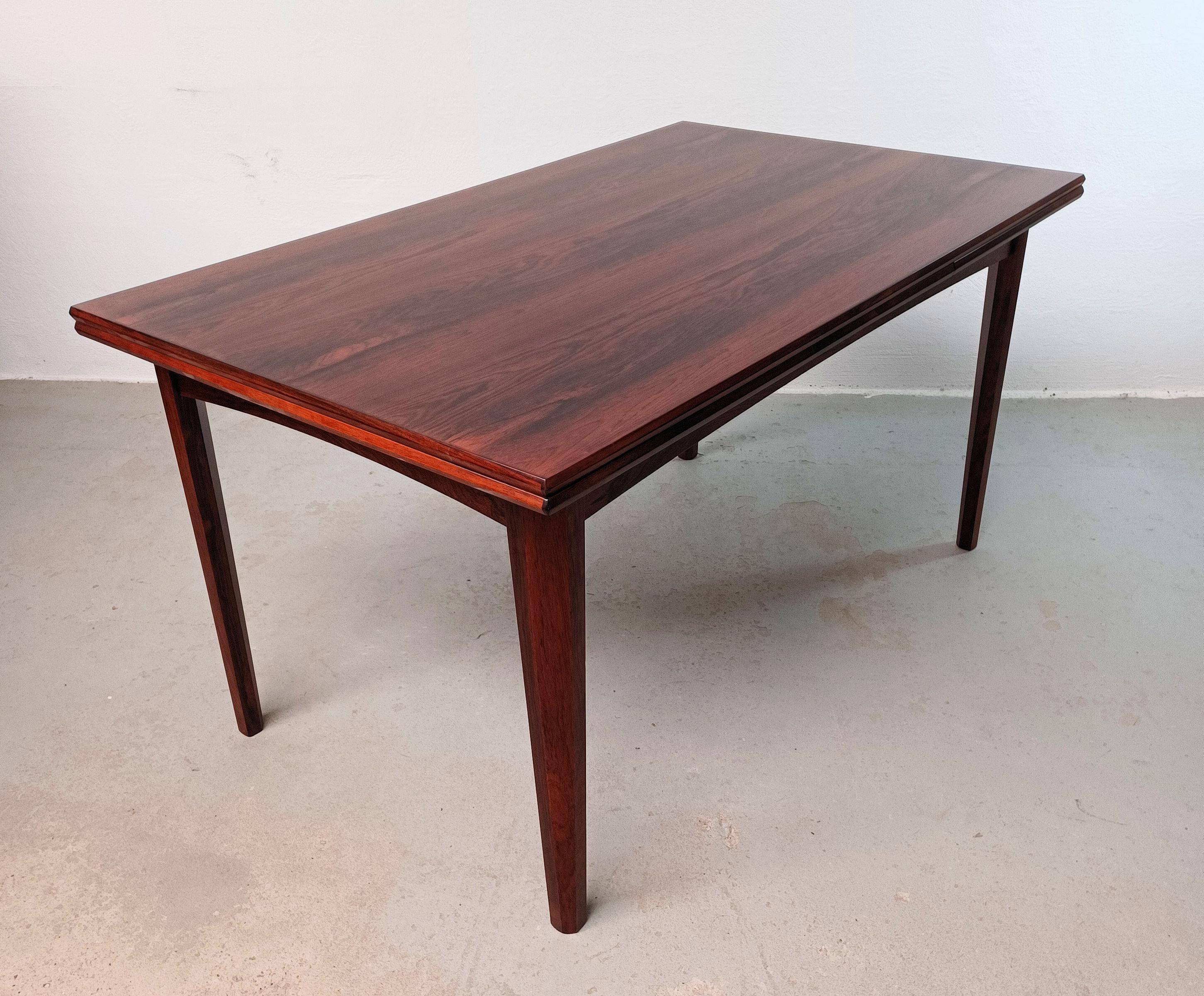 Danois Table de salle à manger extensible en palissandre danois brésilien des années 1960 en excellent état en vente