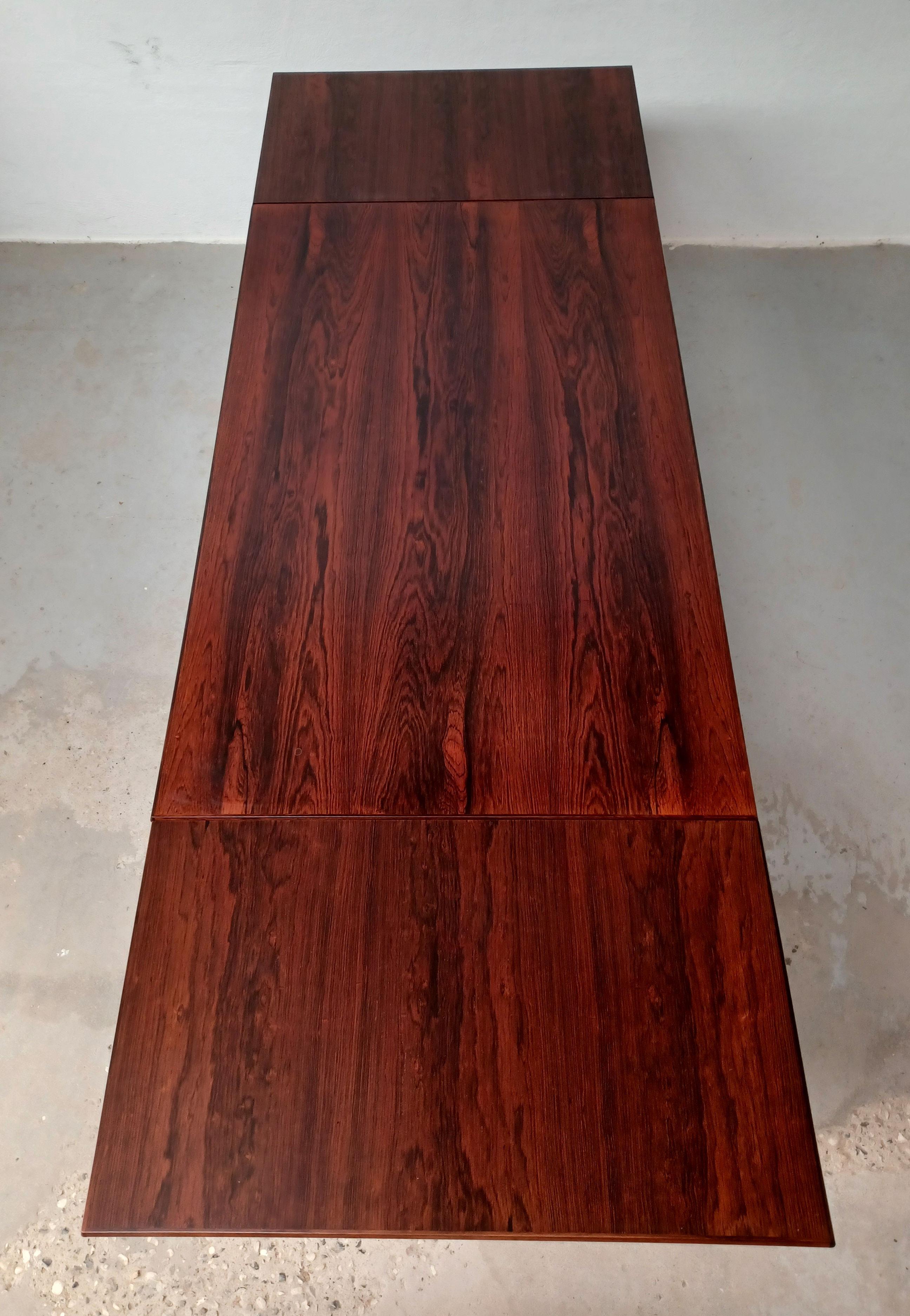 Table de salle à manger extensible en palissandre danois brésilien des années 1960 en excellent état en vente 2