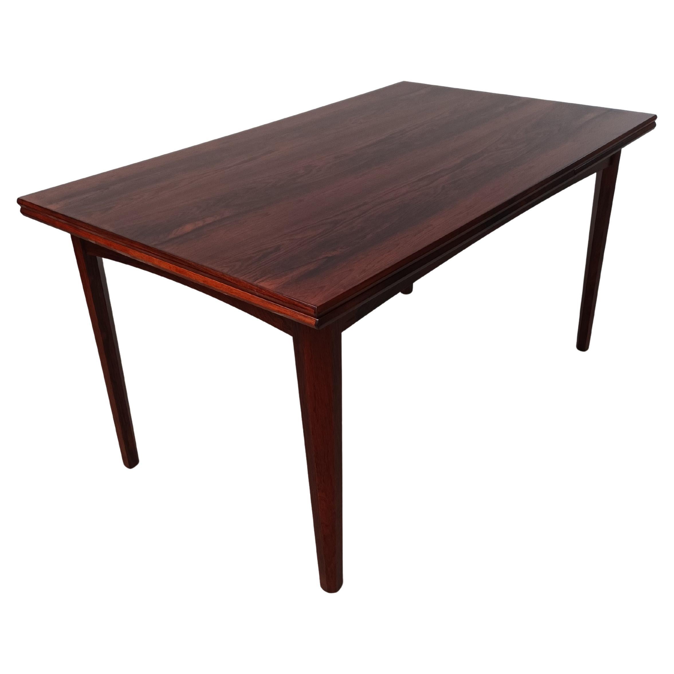 Table de salle à manger extensible en palissandre danois brésilien des années 1960 en excellent état en vente