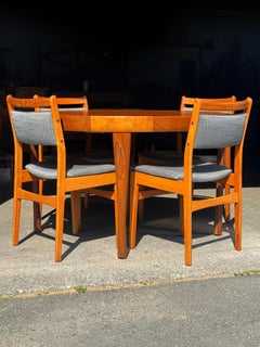 1960s Expandable Dining Table by Ib Kofod-Larsen for Faarup Mobelfabrik in teak