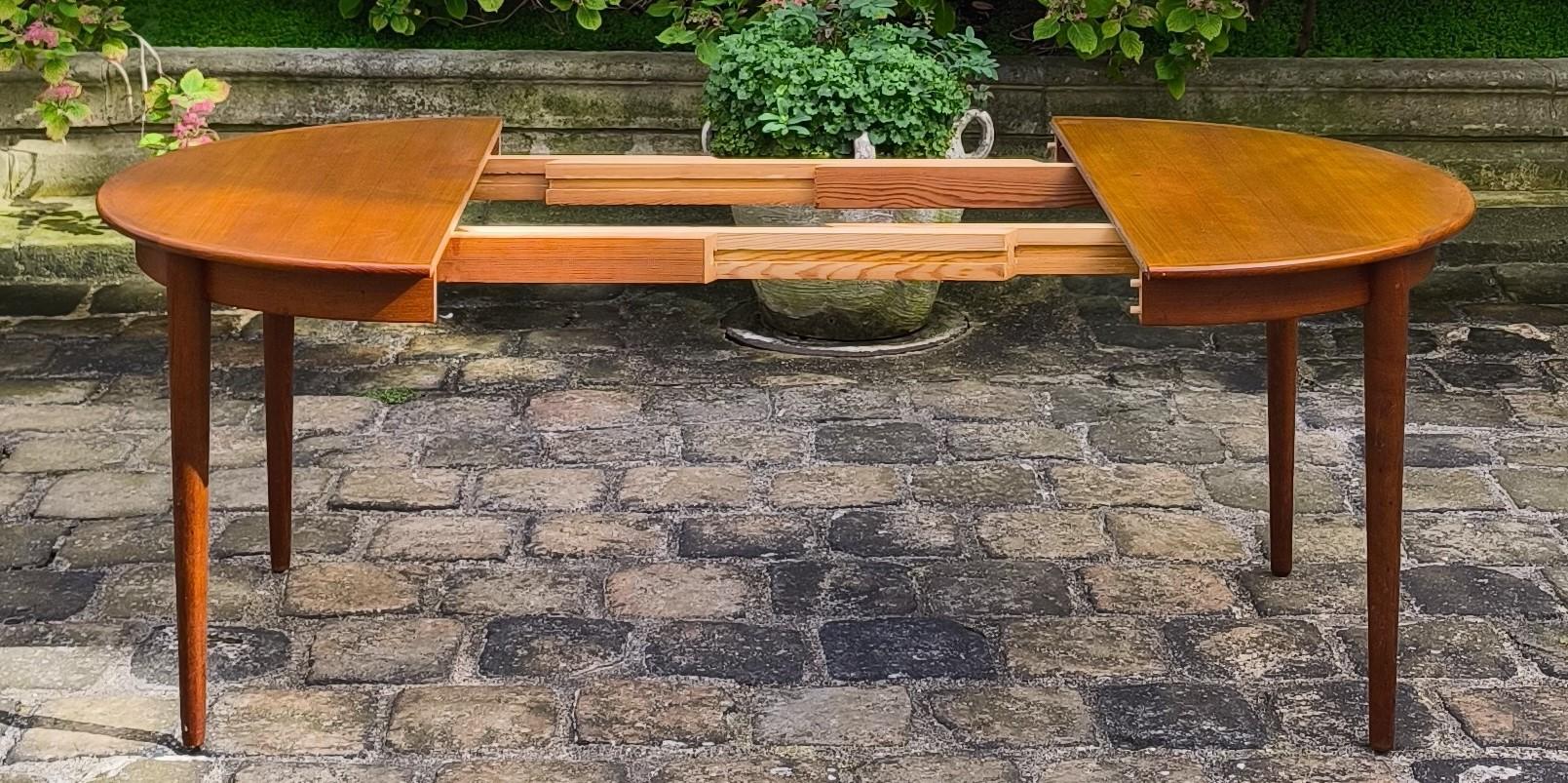 Tavolo da pranzo allungabile in teak degli anni '60, 2 foglie, design danese Johannes Andersen in vendita 4