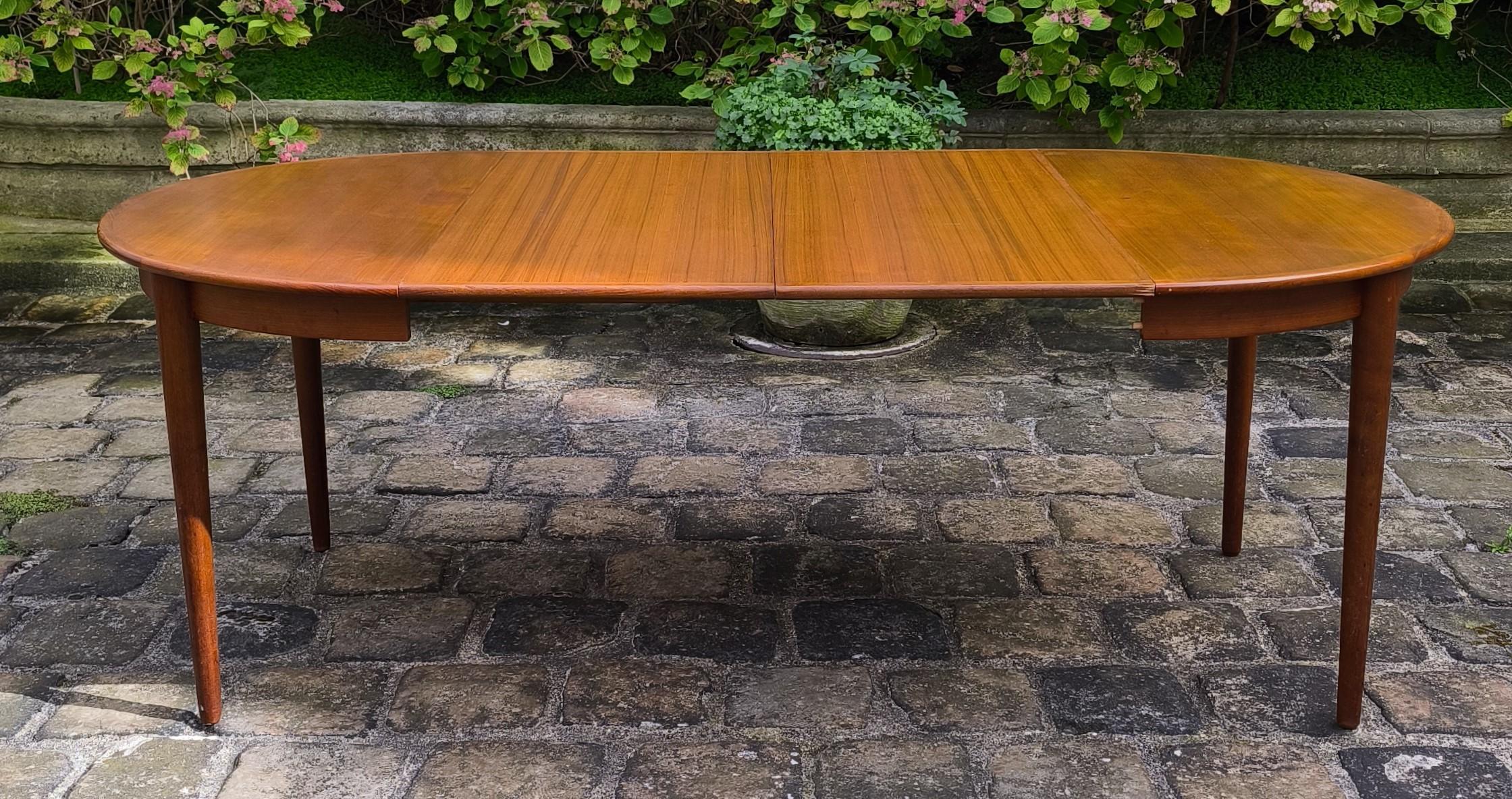Tavolo da pranzo allungabile in teak degli anni '60, 2 foglie, design danese Johannes Andersen in vendita 5