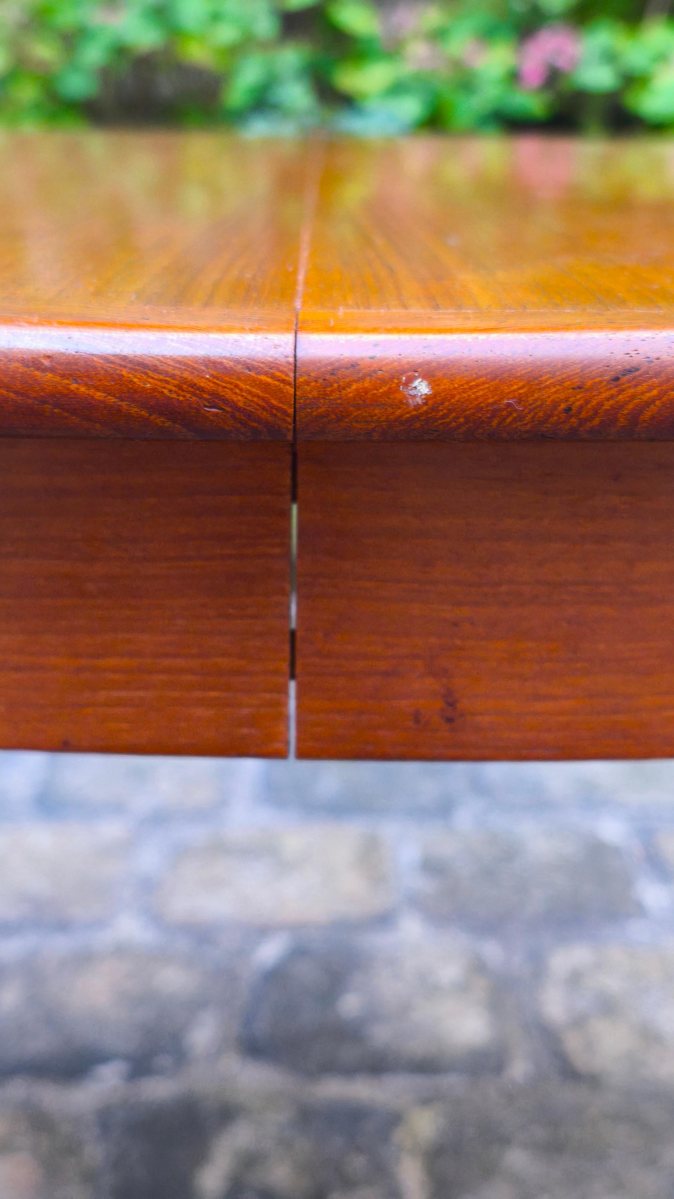 Tavolo da pranzo allungabile in teak degli anni '60, 2 foglie, design danese Johannes Andersen In condizioni discrete in vendita a Paris, FR