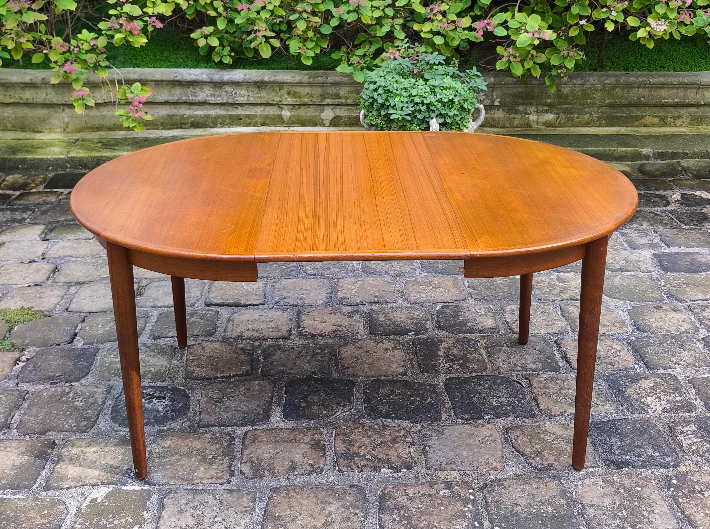 Tavolo da pranzo allungabile in teak degli anni '60, 2 foglie, design danese Johannes Andersen in vendita 1