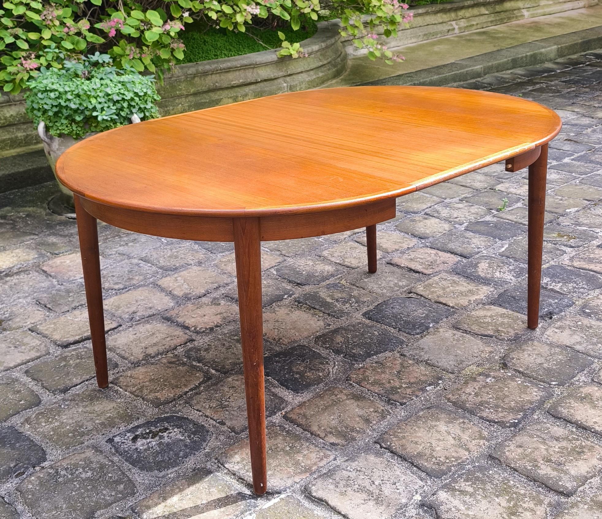 Tavolo da pranzo allungabile in teak degli anni '60, 2 foglie, design danese Johannes Andersen in vendita 3